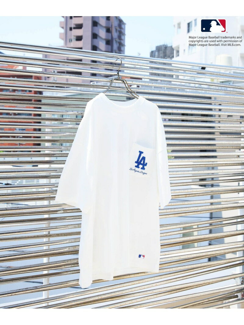 【SALE／40%OFF】【MLB(メジャーリーグベースボール)】別注グラフィック半袖Tシャツ BAYFLOW ベイフロー トップス カットソー・Tシャツ ブラック ホワイト ブルー【RBA_E】[Rakuten Fashion]