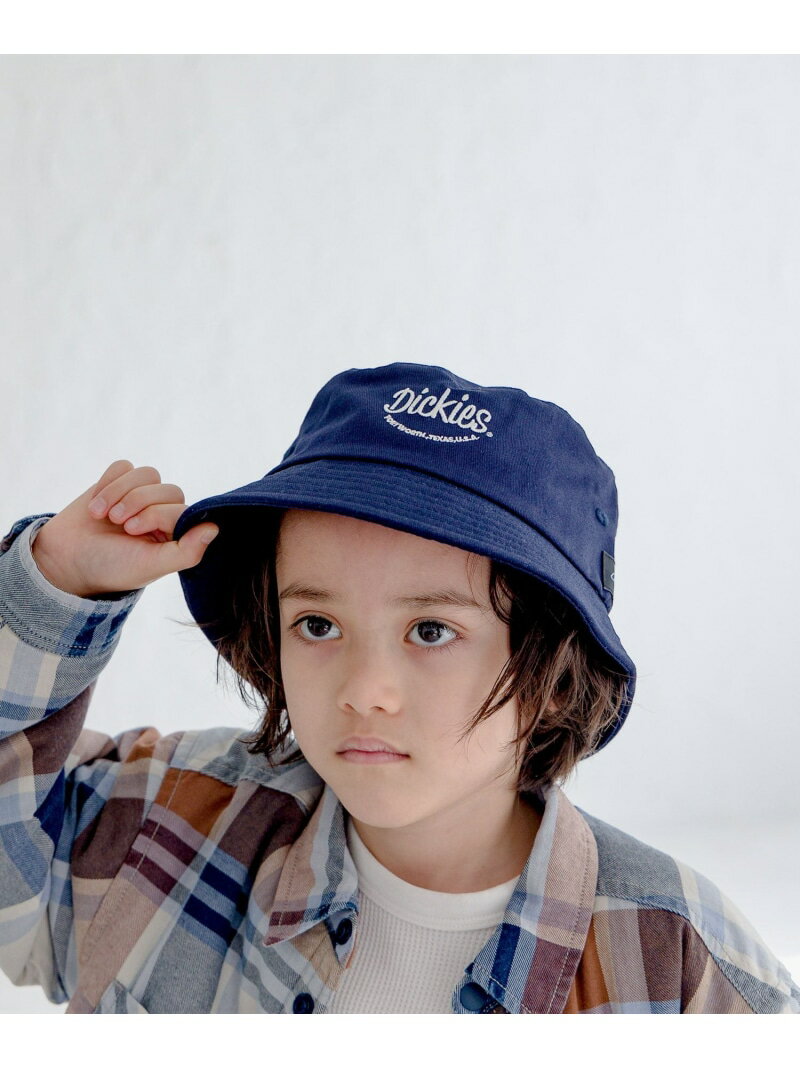 BAYFLOW（ベイフロー）【Dickies（ディッキーズ）】スマイルハット（KIDS）ーーー年間を通して、定番ファッションアイテムとして欠かせないバケットハット。普段のコーデにプラス1点するだけでこなれた感じが演出できる便利アイテム。スマイルに見立てた刺繍が可愛く、アウトドアや近くのお出かけにも大活躍。男女問わずユニセックスでお使いいただけます。ーーー【Dickies/ディッキーズ】1918年にC.N.WilliamsonとE.E.Dickieが、現在のWilliamson-Dickie Manufacturing companyの前身となる会社を設立。4年後の1922年に現在の社名に改組。徹底的に労働者のニーズに応えるための尽力が反映された製品はアメリカ全土に広く浸透していった。オーセンティックなスタイルと優れた機能性の両立。ワークウエアーへのニーズを製品に投影する努力は、現在にも受け継がれております。現在においては、ワークマーケットのみならずカジュアルマーケットでも世界的にその存在が確立されてきております。型番：704976-88-09 JG5720【採寸】サイズツバ高さ頭囲F4.5cm約8cm54.0cm商品のサイズについて【商品詳細】中国素材：本体:綿100%サイズ：F本体：手洗い可※画面上と実物では多少色具合が異なって見える場合もございます。ご了承ください。商品のカラーについて 【予約商品について】 ※「先行予約販売中」「予約販売中」をご注文の際は予約商品についてをご確認ください。■重要なお知らせ※ 当店では、ギフト配送サービス及びラッピングサービスを行っておりません。ご注文者様とお届け先が違う場合でも、タグ（値札）付「納品書 兼 返品連絡票」同梱の状態でお送り致しますのでご了承ください。 ラッピング・ギフト配送について※ 2点以上ご購入の場合、全ての商品が揃い次第一括でのお届けとなります。お届け予定日の異なる商品をお買い上げの場合はご注意下さい。お急ぎの商品がございましたら分けてご購入いただきますようお願い致します。発送について ※ 買い物カートに入れるだけでは在庫確保されませんのでお早めに購入手続きをしてください。当店では在庫を複数サイトで共有しているため、同時にご注文があった場合、売切れとなってしまう事がございます。お手数ですが、ご注文後に当店からお送りする「ご注文内容の確認メール」をご確認ください。ご注文の確定について ※ Rakuten Fashionの商品ページに記載しているメーカー希望小売価格は、楽天市場「商品価格ナビ」に登録されている価格に準じています。 商品の価格についてBAYFLOWBAYFLOWのハット帽子ご注文・お届けについて発送ガイドラッピンググッズ3,980円以上送料無料ご利用ガイドこの商品はセール商品のため返品・交換対象外です詳細はこちら &gt;&gt;