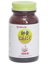 ファイン 卵黄にんにく 120球 商品説明 『ファイン 卵黄にんにく 120球 』 使用されている卵黄油は、長い間の研究によって生まれた、酵素分離法により作られています。この卵黄油にはリゾレシチンなどの成分が多く含まれていることが判っています。 本品は、この卵黄油に当社開発のにんにくエキスを加え、飲みやすいソフトカプセルに包んだ栄養補助食品です。 【ファイン 卵黄にんにく 120球 詳細】 4球(1.12g)あたり エネルギー 6.5kcal たんぱく質 0.4g 脂質 0.5g 炭水化物 0.2g ナトリウム 2.6mg 原材料など 商品名 ファイン 卵黄にんにく 120球 原材料名 小麦胚芽油、卵黄油、にんにくエキス、豚抽出プラセンタ(国産)、乳化剤(モノグリ、ミツロウ)、ビタミンE、被包材(ゼラチン、グリセリン)、(原材料の一部に大豆を含む) 内容量 120球 使用方法 1日量(目安)：2-6粒 保存方法 品質保持のため、高温・多湿・直射日光をを避けください。 販売者 ファイン 広告文責 株式会社プログレシブクルー072-265-0007 区分 日本製・健康食品ファイン 卵黄にんにく 120球 ×3個セット