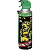 アース ネズミのみはり番 ジェット 420ml 商品説明 『アース ネズミのみはり番 ジェット 420ml』 天然ハーブとネコのニオイ配合で寄せつけないねずみ忌避剤です。 パウダー配合で忌避効果が長持ちします。協力10m噴射(無風状態での最大薬剤到達距離)で天井裏や床下などの奥までしっかり届きます。すき間ノズルで戸袋などの狭い所にも簡単に噴射できます。逆さにしても噴射できます。 【アース ネズミのみはり番 ジェット 420ml　詳細】 原材料など 商品名 アース ネズミのみはり番 ジェット 420ml 原材料もしくは全成分 天然ハッカ油、天然琉球ハーブ(月桃)香料 内容量 420ml 保存方法 直射日光や湿気の多いところを避け、涼しい所に保存してください。 販売者 アース製薬株式会社 ご使用方法 ●使用開始前に転免のストッパーを上におこしてパキっと音がするまで後ろの方に曲げて折りとってください。 ●使用前に缶をよく振って、天井裏や床下、通風口などネズミの通路や侵入口に1平米あたり2秒噴射してください。 ご使用上の注意 (1)使用に際しての注意 ●ご使用前に必ず製品表示を読み、十分理解した上で使用してください。 ●定められた使用方法を厳守してください。 ●臭気性の忌避剤のため、臭気への慣れ、反応性に乏しいネズミに対しては効果が出にくい場合があります。 ●アレルギー症状やかぶれを起こしやすい人、喘息の症状がある人、病人、妊婦、乳幼児等がいる場所では使用しないでください。 ●飲食物・食器・小児のおもちゃ・観賞魚・小鳥などのペット類・飼料・観葉植物にかからないようにしてください。 ●塗装面や合成樹脂の中には薬剤に侵されやすいものがあるので、噴射の際には目立たない場所に噴射して、影響のないことを確かめてから使用してください。 (2)使用中又は使用後の注意 ●人体に向かって噴射しないでください。また、噴射気体を吸入しないでください。 ●引火する危険があるので、火気を避けてください。冷蔵庫などの隙間は噴射ガスが溜まりやすいので、使用しないでください。可燃ガスが燃焼するおそれがあります。 ●薬剤が皮膚についた場合は、石鹸を用いてよく洗ってください。また、目に入った場合は、直ちに水で洗い流してください。万一、身体に異常が起きた場合は、直ちに本剤の商品名、成分名を医師に告げて診療を受けてください。 ●家具、建具などに薬液がかからないようにしてください。 ●大理石や御影石等の石材や自動車などの塗装面には変色の恐れがあるので、かからないようにしてください。 ●40秒以上連続で噴射しないでください。 広告文責 株式会社プログレシブクルー072-265-0007 区分 日用品アース ネズミのみはり番 ジェット 420ml×20個セット　1ケース分