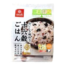 十六穀ごはん 30g*6袋入 商品説明 『十六穀ごはん 30g*6袋入 』 ◆香りや食感の個性、調和する味わいをひとつひとつ確かめながら選んだ十六種類の穀物。 ◆さまざまな環境で栄養をたっぷり蓄えてきた一粒一粒は、つややかで甘み、香りもよく、いつものごはんに味わう楽しさと充実感をあたえてくれます。 十六穀ごはん 30g*6袋入 　詳細 【栄養成分(1袋(30g)当たり) エネルギー 113kcaL たんぱく質 4.2g 脂質 2.5g 糖質 17.7g 食物繊維 1.9g ナトリウム 0mg カリウム 129mg カルシウム 40mg マグネシウム 42mg 鉄 1.2mg ビタミンB1 0.09mg ビタミンB2 0.03mg 原材料など 商品名 十六穀ごはん 30g*6袋入 原材料もしくは全成分 もちあわ、黒米(国内産)、黒豆(大豆)、発芽玄米(国内産)、赤米(国内産)、もちきび、アマランサス、キヌア、黒ごま、小豆、たかきび、はと麦、大麦、白ごま、とうもろこし、ひえ 内容量 30g*6袋入 販売者 はくばく おいしい炊き方 (1)白米2〜3合をとぎ、白飯を炊く時を同じ水加減にします。 (2)本品1袋と水60mLを加えます。 (3)軽くかき混ぜ、いつも通り炊飯してください。 ※本品は洗う必要はありません。 ※上記の水加減は目安ですのでお好みで調整してください。 ご使用上の注意 ・遺伝子組替原料は使用していません。 ・品質保持のため、不活性ガスを充填しています。小袋開封後はお早めにお使いください。 ・農産物を原料としていますので、穀物の色、形が多少異なる場合がありますが、品質に問題はありません。 ・豆類は食べやすくするため、蒸して乾燥させていますので、表皮がはがれたり、割れているものがありますが、品質に問題はありません。 広告文責 株式会社プログレシブクルー072-265-0007 区分 健康食品十六穀ごはん 30g*6袋入 ×10個セット