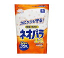 エステー ネオパラエース 引き出し・衣装ケース用 商品説明 『エステー ネオパラエース 引き出し・衣装ケース用』 ◆特殊和紙包装でラクラク衣替え ◆切らずに使えて手間いらず、薬剤が直接衣類にふれません。 ◆和紙の全面から防虫薬剤が広がる揮散方式なので、容器のすみずみまで、しっかり防虫します。 ◆季節に応じた防虫効果：特殊フィルムが多層に重なっているので、夏期・冬期をとわずに防虫効果を発揮します。 ◆衣類を防カビ効果で守り、カビの発育を抑えます。 エステー ネオパラエース 引き出し・衣装ケース用　詳細 原材料など 商品名 エステー ネオパラエース 引き出し・衣装ケース用 原材料もしくは全成分 パラジクロルベンゼン、香料 内容量 700g 販売者 エステー ご使用方法 ★衣類の収納前に ※虫害やカビの原因となるので、下記のことをご確認ください。 ・衣類の汚れをきちんと落としてください。 ・衣類はしっかり乾燥させてください。 ・クリーニングのカバーなどは外して収納してください。 ・和紙包装を切らずにこのまま衣類の上に置いてご使用ください。 ・錠剤がなくなりましたら、新しいネオパラエースにおとりかえください。 ・せんい製品のほかに、毛皮製品・皮革製品にも使用できます。 ※本品と除湿剤(ドライペット)を一緒に使用すると、防虫・除湿の効果で、大切な衣類を守ります。 ★標準使用量 タンスの引き出し50L(83*40*15cm)：7包 衣装ケース50L(33*50*30cm)：7包 衣装ケース75L(40*75*25cm)：10包 ご使用上の注意 ・パッケージに記載されている使用量を守って使用する。 ・タンス・衣装ケースなどの密閉性のある収納容器で使用する。 ・衣類の入れ替えをする時は、部屋の換気をする。 ・幼児の手の届くところに置かない。 ・本品は食べられない。万一食べた時には医師に相談する。 ・誤食などの対応のため、使用中はこのパッケージを保管する。 ・ナフタリンまたはしょう脳との併用は避けること。溶けて衣類にシミを残すことがある。 ・塩化ビニール製のバッグ、スチロール製の人形及びアクリル製のブローチなどのプラスチック製品に使用しない。本剤におかされ変形することがある。 ・有効期間：使用開始後 約4〜6ヵ月 (温度、収納容器及び使用状態などで一定しない。) 夏期は薬剤の残量を早めに見て補給すること。 ・気温の変化などで、まれに袋の中に結晶状の防虫成分が付着していることがあるが、防虫剤の品質および使用に問題はない。また、使用中まれに防虫成分が衣類に粉状または再結晶になって付くことがあるが、シミ・変色などの心配はない。風通しのよいところに吊るしておくと自然にとれるので、もんだり、こすったり、無理にとらない。 ・使用後は、地域のゴミ捨て規則に従って捨てる。 ・用途以外には使用しない。(防力ビ効果は、せんい製品防虫剤の用途で使用した場合の効果です。) ★保存方法 ・密閉して冷暗所に保存すること。 ・ニオイがうつることがあるので、食品と一緒に保存しないこと。 原産国 日本 広告文責 株式会社プログレシブクルー072-265-0007 区分 日用品エステー ネオパラエース 引き出し・衣装ケース用(700g)×5個セット