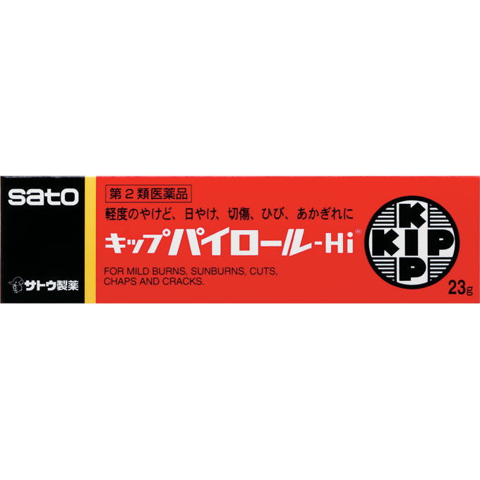 キップパイロール-Hi 商品説明 『キップパイロール-Hi』 ●キップパイロール-Hiは淡黄白色の軟膏です。 ●軽度のやけど，日やけ，切傷などによく効きます。 ●殺菌剤イソプロピルメチルフェノールを配合して，殺菌力を高めた製品です。 ●ジュクジュクしている患部にも，カサカサしている患部にも使えますのでご家庭の常備薬として重宝です。 ●酸化亜鉛を微粉化し，分散しやすくしていますので，塗った時，白く目立ちません。 【キップパイロール-Hi　詳細】 成分 (100g中) イソプロピルメチルフェノール 0.1g 酸化亜鉛 6.018g フェノール 0.444g サリチル酸 0.056g 添加物として下記を含有 パラフィン、サラシミツロウ、ラノリン、サリチル酸メチル、ワセリン、香料 原材料など 商品名 キップパイロール-Hi 内容量 23g 保存方法 （1）直射日光の当たらない湿気の少ない涼しい所に密栓して保管してください。 （2）小児の手の届かない所に保管してください。 （3）他の容器に入れ替えないでください。 　（誤用の原因になったり品質が変わるおそれがあります。） （4）高温で仮に中味が溶けても流れ出ないように，水平に保管してください。 （5）使用期限をすぎた製品は，使用しないでください。 〔キップ薬品（株）販売より〕 （1）直射日光の当たらない湿気の少ない涼しい所に密栓して保管してください。 （2）小児の手の届かない所に保管してください。 （3）他の容器に入れ替えないでください。 （誤用の原因になったり品質が変わるおそれがあります。） （4）使用期限をすぎた製品は，使用しないでください。 （5）チューブに穴を開ける際には，キャップの頭部にある凸部をチューブ出口に深く押し込んで，大きな穴を開けてください。 〔佐藤製薬（株）販売より〕 販売者 キップ薬品株式会社 〒152-0033　東京都目黒区大岡山1丁目34番14号 03（3717）3568 9：00〜17：00（土，日，祝日を除く） FAX　03（3718）7957 佐藤製薬株式会社 お客様相談窓口 03-5412-7393 9：00〜18：00（土，日，祝日を除く） 用法・用量 塗布又はガーゼ等にのばしてはる （1）定められた用法・用量を厳守してください。 （2）小児に使用させる場合には，保護者の指導監督のもとに使用させてください。 （3）目に入らないように注意してください。万一，目に入った場合には，すぐに水又はぬるま湯で洗ってください。なお，症状が重い場合には，眼科医の診療を受けてください。 （4）外用にのみ使用してください。 効果・効能 軽度の火傷，切傷，すり傷，ひび，あかぎれ，かみそりまけ，日焼け，雪やけによる炎症 ご使用上の注意 ■相談すること 1．次の人は使用前に医師又は薬剤師にご相談ください 　（1）医師の治療を受けている人。 　（2）本人又は家族がアレルギー体質の人。 　（3）薬によりアレルギー症状を起こしたことがある人。 　（4）患部が広範囲の人。 　（5）湿潤やただれのひどい人。 　（6）深い傷やひどいやけどの人。 2．次の場合は，直ちに使用を中止し，この文書を持って医師又は薬剤師にご相談ください 　（1）使用後，次の症状があらわれた場合 ［関係部位：症状］ 皮ふ：発疹・発赤，かゆみ 　（2）5〜6日間使用しても症状がよくならない場合 広告文責 株式会社プログレシブクルー072-265-0007 区分 日本製・第2類医薬品 ■医薬品の使用期限 医薬品に関しては特別な表記の無い限り、1年以上の使用期限のものを販売しております。 それ以外のものに関しては使用期限を記載します。 医薬品に関する記載事項はこちらキップパイロール-Hi　23g ×20個セット