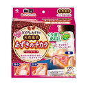 小林製薬 桐灰 あずきのチカラ どこでもベルト 商品説明 『小林製薬 桐灰 あずきのチカラ どこでもベルト』 ◆あずきで作られた蒸気※1温熱ピロー ◆レンジで温めて使用します。 ◆あずきの天然蒸気※1の温熱で温めます。 ◆繰り返し250回使えます。 ◆腰や背中、首肩といろいろな部位に使いやすい紐付きの温熱パッドです。 ◆体に乗せたり、くくり付けたり、押し当てたりと、いろいろな使い方ができます。 ※1蒸気は目に見えません。 小林製薬 桐灰 あずきのチカラ どこでもベルト　詳細 原材料など 商品名 小林製薬 桐灰 あずきのチカラ どこでもベルト 内容量 1個 販売者 小林製薬 ご使用方法 ・この説明書きをよく読み、保管しておいてください。 ・透明袋から製品を取り出す。花柄の面を内側にして半分に折り、あすき部分にひもを重ねて電子レンジ中央に置く。 ・置く部分の汚れを拭き取る。 ・加熱時間に従い加熱する。 ・600Wを超える出力では加熱しない。 ※加熱中は電子レンジのそばを離れない。 「加熱時間」 500W：1分40秒 600W：1分20秒 ・起毛の面を肌側にして使用する。 ・25分を目安に使用する。 ・首には結んで使用しない。 ・電子レンジ機能以外での加熱不可。 ・自動温め不可。 ・所定時間を超えて加熱しない。 ・業務用電子レンジ使用不可。 規格概要 素材：ポリエステル、綿、内容物：あずき ご使用上の注意 ・皮ふに異常（外傷、湿疹、かぶれ、やけど、日焼けによる熱傷など）のある部位や発熱している部位には使用しない。 ・やけどのおそれがあるため、肌に直接使用せず、熱や湿気に強い衣類の上から使用する。 ・異常がある場合はすぐに使用を中止し、皮ふ科医等に相談する。 ・自らの意思で本品を取り去ることのできない人、子供および泥酔時や就寝中は使用しない。 ・ひもに引火するおそれがあるため、火気のそばでは使用しない。 ・糖尿病など、温感および血行に障害をお持ちの方、肌の弱い方はやけどのおそれがあるため、医師又は薬剤師に相談する。 ・長時間、同じ部位に当てない。 ・こげたり、破れた場合は使用しない。 ★加熱時の注意 ・指定の加熱時間とワット数を必ず守る。 ・自動モード（オート加熱、おまかせ加熱）での加熱禁止。また、あずきを使用しているため、所定の時間を超えて加熱すると、あずきがこげて使えなくなることがある。 ・加熱時間には充分注意する。 ・同封の脱酸素剤は加熱しない。 ・次の加熱までに4時間以上の時間を空けること。使用後、4時間以上空けずに加熱すると、あずきが異常に熱くなり、発火、火災などの思わぬ事故を招くおそれがある。 ・ターンテーブル型の電子レンジを使う場合には、テーブルが回っていることを確認する。 ・加熱した本品を電子レンジから取り出す際には、本品温度に注意する。熱いと感じたときは、無理に取り出さず、充分冷ましてから取り出す。 ・使用前に電子レンジの汚れをよく拭き取る。取れない場合は、レンジ使用可能で清潔な皿にのせて加熱する。 ・レンジ庫内が温かい状態で加熱すると、想定よりも熱くなる可能性があるため、庫内を冷ましてから加熱する。 ★繰り返し使用の注意 ・あずきは繰り返し使用により水分を充分に保持できなくなる。水分を保持できなくなると、温まりにくくなったり、こげやすくなるおそれがある。 ・繰り返し使用可能回数は250回。250回を超えたら捨てる。 ※使用条件、環境によっては250回以内に使えなくなる場合もある。また250回以内でも何か異常を感じた場合は、使用を中止する。 ★その他の注意 ・涼しい風通しのよい場所に保管する。 ・本品は洗濯できない。 ・本品は食べられない。 ・捨てるときは、市区町村で定める区分に従う。 ・涼しい風通しのよい場所に保管する。 原産国 中国 広告文責 株式会社プログレシブクルー072-265-0007 区分 衛生用品小林製薬 桐灰 あずきのチカラ どこでもベルト　1個×5個セット