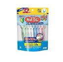 小林製薬 糸ようじ スルッと入るタイプ Y字型 大容量 商品説明 『小林製薬 糸ようじ スルッと入るタイプ Y字型 大容量』 ◆歯間の汚れを清掃する持ち手付きフロス。 ◆虫歯・歯周病の原因となる歯間の食べカス・歯垢をしっかり除去。 ◆奥歯や狭い歯間にも入りやすい。 ◆初めての方や狭い歯間の方に。 ◆奥歯に使いやすいY字型。 ◆初心者でも手軽に清掃できる入りやすいタイプ。 ◆細くてなめらかな糸が狭い歯間の汚れをからめて取り除く。 ◆持ちやすいマルチグリップだから使いやすく操作しやすい。 小林製薬 糸ようじ スルッと入るタイプ Y字型 大容量　詳細 原材料など 商品名 小林製薬 糸ようじ スルッと入るタイプ Y字型 大容量 内容量 32本入 販売者 小林製薬 ご使用方法 ・フロスをゆっくりと左右に動かしながら挿入します。 ・歯の側面に沿わせながら上下左右に動かし歯垢を取ります。 ・同時に歯ぐきを優しくマッサージしてください。 ※衛生上および機能上、本品1本につき1回のご使用をおすすめします。使用後は、本包装(袋やスポンジ)に戻さないでください。 規格概要 ・柄の材質：ポリプロピレン ・糸の材質：ポリエチレン ・耐熱温度：80度 ご使用上の注意 ・この説明書きをよく読み、保管しておいてください。 ・歯ぐきを傷つける恐れがあるため、フロスは歯間に無理に入れない。 ・糸が歯に引っ掛かったり切れやすい時は、歯の詰め物が取れていたり、虫歯の恐れもあるので、歯科医師に相談する。 ・お子様の手の届かない場所に保管する。 ・本品は歯間清掃具なので、歯と歯の間の清掃以外の目的では使用しない。 ・使用中、痛みや異常を感じた場合には使用を中止し、歯科医師に相談する。 ※歯の根元のすき間には(小林製薬の歯間ブラシ)シリーズのご使用をおすすめいたします。 ・お子様の手の届かない場所に保管する。 原産国 タイ 広告文責 株式会社プログレシブクルー072-265-0007 区分 日用品小林製薬 糸ようじ スルッと入るタイプ Y字型 大容量　32本入