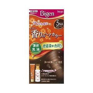 ビゲン 香りのヘアカラー 乳液 5NA 深いナチュラリーブラウン 商品説明 『ビゲン 香りのヘアカラー 乳液 5NA 深いナチュラリーブラウン』 ◆密着して染める。濃密乳液が生え際にくいつきとどまる ◆色持ち成分配合。染料の流出を抑え、日にちが経っても髪色キレイ！ ◆ツンとしない、ほのかなアロマの香り ◆天然由来のトリートメント成分配合 ビゲン 香りのヘアカラー 乳液 5NA 深いナチュラリーブラウン　詳細 原材料など 商品名 ビゲン 香りのヘアカラー 乳液 5NA 深いナチュラリーブラウン 原材料もしくは全成分 ★1剤 有効成分・・・5‐アミノオルトクレゾール、α‐ナフトール、パラアミノフェノール、メタアミノフェノール、硫酸トルエン‐2.5‐ジアミン、レゾルシン その他の成分・・・HEDTA・3Na液、PEG‐8、POEオレイルエーテル、POEステアリルエーテル、POEセチルエーテル、POE(2)ラウリルエーテル、POE(21)ラウリルエーテル、アスコルビン酸、イソプロパノール、オクチルドデカノール、オリブ油、強アンモニア水、高重合ジメチコン‐1、水酸化Na、ステアリルアルコール、セタノール、タウリン、ツバキ油、テアニン、パラベン、ヒアルロン酸Na‐2、ヒドロキシエチルセルロース、ベヘントリモニウムクロリド、ポリ塩化ジメチルメチレンピペリジニウム液、無水亜硫酸Na、モノエタノールアミン、ヤシ油、ワセリン、黄203、香料 ★2剤 有効成分・・・過酸化水素水 その他の成分・・・DPG、PG、POE還元ラノリン、POEセチルエーテル、吸着精製ラノリン、ステアルトリモニウムクロリド、セタノール、ヒドロキシエタンジホスホン酸4Na液、ヒドロキシエタンジホスホン酸液、フェノキシエタノール、ラノリン 内容量 1セット 販売者 ホーユー ご使用方法 (1)混合乳液をつくります。 1剤の全量を2剤に加え白キャップをしめ、上下に30回ほど強く振ります。そのまま放置せず、ただちにクシ型ノズルにつけかえてください。 (2)乳液をぬります。 とかすような感じで乾いた髪全体に混合乳液をぬります。15分放置 (3)洗い流します。 よくすすぎ、シャンプー・リンスで仕上げます。 セット詳細 1剤・・・40g 2剤・・・60mL ご使用上の注意 ★必ずご購入前・ご使用前にお読みください。 ・ご使用の際は必ず使用説明書をよく読んで正しくお使いください。 ・ヘアカラーはまれに重いアレルギー反応をおこすことがあります。 ・次の方は使用しないでください。 (1)今までに本品に限らずヘアカラーでかぶれたことのある方 (2)今までに染毛中または直後に気分の悪くなったことのある方 (3)頭皮あるいは皮膚が過敏な状態になっている方(病中、病後の回復期、生理時、妊娠中等) (4)頭、顔、首筋にはれもの、傷、皮膚病がある方 ・ご使用の際には使用説明書にしたがい、毎回必ず染毛の48時間前に皮膚アレルギー試験(パッチテスト)をしてください。 ・薬剤や洗髪時の洗い液が目に入らないようにしてください。 ・眉毛、まつ毛には使用しないでください。 ・幼小児の手の届かない所に保管してください。 ・高温や直射日光を避けて保管してください。 ・幼小児には使用しないでください。 広告文責 株式会社プログレシブクルー072-265-0007 区分 日用品【27個セット】【1ケース分】 ビゲン 香りのヘアカラー 乳液 5NA 深いナチュラリーブラウン 1セット×27個セット　1ケース分