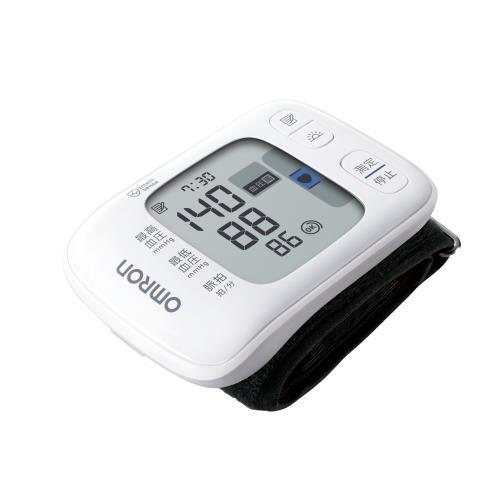 オムロン 手首式血圧計 HEM-6231T2-JE 商品説明 『オムロン 手首式血圧計 HEM-6231T2-JE 』 ●正しく測定できる手首の位置をお知らせする「測定姿勢ガイド」 手首式血圧計で血圧を正確に測るには、手首を心臓の高さに持ってくることが大切です。測定時に血圧計が正しい高さになると、液晶画面上に青色のランプとハートマークが点灯。自動的に測定を開始します。 ●測定結果がわかりやすい「血圧確認機能」 血圧確認機能つきで測定結果がわかりやすくなった手首式血圧計です。家庭高血圧の基準値*1とされている「最高血圧135mmHg、または最低血圧85mmHg以上」の場合、結果表示時に血圧確認マークが点灯します。 ●iPhone／Androidスマートフォンアプリケーションで、血圧データを簡単チェック Bluetooth通信機能を搭載しているので、iPhone／Androidスマートフォン用の無料アプリケーション「OMRON connect（オムロンコネクト）」にデータを転送して、毎日の血圧データを簡単に管理できます。「OMRON connect」では血圧データをグラフやダイヤリー形式で管理できるので血圧値の変化もすぐにわかります。 ●サイレント測定* 本体内部の部品を改良して測定中の音を抑えたことにより、オフィスや外出先など、いつでもどこでも、周囲の状況を気にすることなく測定できます。*当社従来品との比較 ●メモリ機能90回の過去の血圧値を記録し、表示します。 ●朝週平均が分かる 毎朝、継続的に血圧を測定し、週の朝週平均を知ることで早朝高血圧の早期発見につながります。 ●不規則脈波表示 ●正しく巻けたか確認できる「カフぴったり巻きチェック」 【オムロン 手首式血圧計 HEM-6231T2-JE 　詳細】 原材料など 商品名 オムロン 手首式血圧計 HEM-6231T2-JE 販売者 オムロン お客様サービスセンター 電話　0120-30-6606 受付時間　9:00〜17:00 （土・日・祝日・年末年始を除く） 広告文責 株式会社プログレシブクルー072-265-0007 区分 血圧計オムロン 手首式血圧計 HEM-6231T2-JE 　