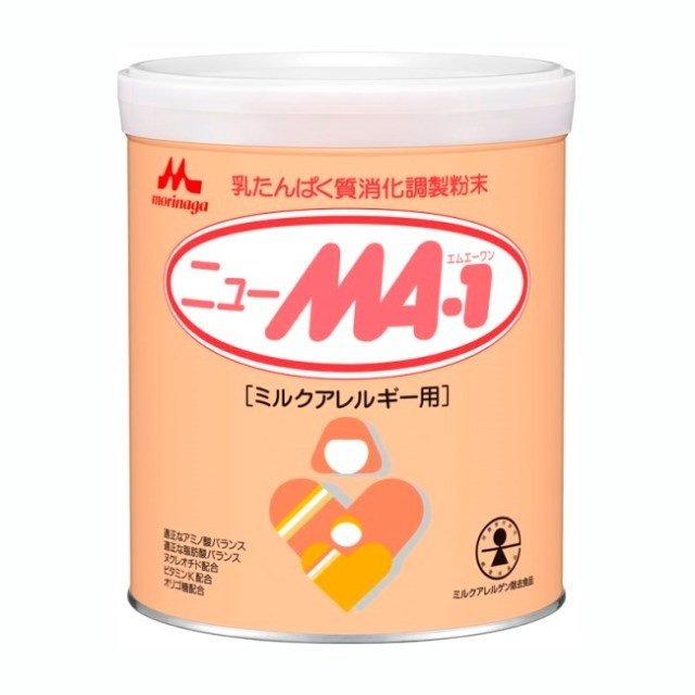 ニューMA-1 大缶 商品説明 『ニューMA-1 大缶』 ◆たんぱく質を高度に酵素消化したミルクアレルギー治療用のミルク ◆育児用ミルクや牛乳などを与えて、下痢や湿疹、喘鳴などの症状が出るお子様にお使い頂けます。 ◆アレルギー性を著しく低減した良質の乳たんぱく質消化物とアミノ酸を配合し、母乳のアミノ酸バランスに近づけています。 ◆乳糖、大豆成分、卵成分を含まないよう充分に配慮しています。 ◆乳幼児の発育に大切なビタミンK、ヌクレオチド、β-カロチンなどを配合しています。 ◆ビフィズス菌を増やすオリゴ糖(ラフィノース)を配合しています。 ◆調乳液の浸透圧を乳幼児の負担にならないように調整しています。 ニューMA-1 大缶　詳細 栄養成分】　100gあたり エネルギー 466kcal たんぱく質 13.0g 脂質 18.0g 炭水化物 63.5g 食塩相当量 0.41g ビタミンA 600μg ビタミンB1 0.4mg ビタミンB2 0.7mg ビタミンB6 0.3mg ビタミンB12 2.0μg ビタミンC 50mg ビタミンD 9.3μg ビタミンE 6.3mg ナイアシン 7.5mg パントテン酸 3.0mg ビオチン 15μg 葉酸 100μg 亜鉛 3.2mg カリウム 540mg カルシウム 400mg 鉄 6.0mg 銅 0.32mg マグネシウム 45mg リン 240mg リノール酸 2.4g α-リノレン酸 0.5g ラフィノース 850mg イノシトール 50mg L-カルニチン 12mg β-カロテン 45μg シスチン 180mg タウリン 25mg ヌクレオチド 10mg 塩素 360mg 灰分 2.5g 水分 3.0g 原材料など 商品名 ニューMA-1 大缶 原材料もしくは全成分 でんぷん分解物、調整脂肪（パーム油、パーム核油、ヒマワリ油、サフラワー油、エゴマ油）、乳たんぱく質（カゼイン）消化物、ショ糖、ラフィノース、L-カルニチン／塩化カルシウム、グリセリン脂肪酸エステル、クエン酸三ナトリウム、水酸化カルシウム、塩化マグネシウム、炭酸カルシウム、L-シスチン、L-チロシン、ビタミンC、L-トリプトファン、水酸化カリウム、イノシトール、水酸化ナトリウム、硫酸第一鉄、タウリン、硫酸亜鉛、ニコチン酸アミド、シチジル酸ナトリウム、ビタミンE、パントテン酸カルシウム、ウリジル酸ナトリウム、ビタミンA、硫酸銅、ビタミンB2、5'-アデニル酸、イノシン酸ナトリウム、グアニル酸ナトリウム、ビタミンB1、ビタミンB6、葉酸、β-カロテン、ビオチン、ビタミンD3、ビタミンB12 保存方法 直射日光を避け、乾燥した涼しい清潔な場所に保管してください。 内容量 800g 販売者 森永乳業 108-8384 東京都港区芝5-33-1※お問合せ番号は商品詳細参照 ご使用方法 ★ミルクの溶かし方：すりきり1さじ(3g)は、できあがり量20mlです。必ず缶に入っている専用スプーンをお使いください。 (1)消毒した哺乳びんに、添付の専用スプーンで必要量のミルクをすりきって入れます。 (2)一度沸騰させて少し冷ましたお湯(70度以上)をやけどに注意し、できあがり量の約2／3を入れます。(哺乳びんが熱くなりますのでやけどにご注意ください。) (3)乳首をつけて、哺乳びんをよく振って溶かします。哺乳びんが熱いので清潔なタオルを巻くなどして持ちます。 (4)できあがり量までお湯を加えます。 (5)乳首をつけて、軽く振りよく混ぜ合わせます。哺乳びんを流水にあてるか、冷水の入った容器に入れて軽く振り、必ず体温くらいに冷ましてから、飲ませてあげてください。 ご使用上の注意 ・本品は、医師に牛乳たんぱく質の摂取制限を指示された場合に限り、必ず医師、管理栄養士等のご指導に従ってお使いください。 ・本品はミルクアレルギーの食事療法の素材として適するものであり、多く摂取することによって疾病が治癒するものではありません。 ・直射日光を避け室温で保存してください。 ・専用スプーンを使用した後は洗って乾かし、缶に入れずに衛生的に保管してください。 ・開缶後は湿気、虫、ホコリ、髪の毛などが入らないようにフタをきちんとしめてください。 ・開缶後は湿気を避け、乾燥した涼しい清潔な場所に保管し、冷蔵庫等には入れないでください。 ・賞味期限(開缶前)は缶底に記載してあります。 ・開缶後はなるべく早く(1ヶ月以内)使い切るようにしてください。 原産国 日本 広告文責 株式会社プログレシブクルー072-265-0007 区分 食品ニューMA-1 大缶　800g×5個セット