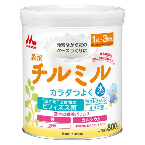 チルミル 大缶 商品説明 『チルミル 大缶』 ◆満1歳頃からの乳幼児に大切な栄養をバランスよく配合したフォローアップミルクです。 ◆牛乳や離乳食では不足しがちな鉄分などの栄養を補えます。 ◆初乳に含まれるラクトフェリンが、赤ちゃんをしっかり守ります。 ◆母乳に含まれるDHA、スフィンゴミエリンを含んでいます。 ◆3種類のオリゴ糖が、母乳育ちに近いうんちを手助けします。 ◆溶けが良く、赤ちゃんを待たせることなく、ササッと作れます。 ◆1歳〜3歳頃(満9カ月頃からでもご使用いただけます。) チルミル 大缶　詳細 栄養成分】　製品100g当たり 熱量 460kcal たんぱく質 14.0g 脂質 18.0g 炭水化物 61.0g 食塩相当量 0.58g ビタミンA 500μg ビタミンB1 0.7mg ビタミンB2 0.8mg ビタミンB6 0.75mg ビタミンB12 1.4μg ビタミンC 60mg ビタミンD 4.7μg ビタミンE 5.4mg ビタミンK 27μg ナイアシン 6.2mg パントテン酸 5mg 葉酸 130μg カリウム 720mg カルシウム 720mg 鉄 8.5mg マグネシウム 90mg リン 380mg ラクトフェリン 55mg リノール酸 2.5g α-リノレン酸 0.4g ドコサヘキサエン酸(DHA) 75mg リン脂質 300mg スフィンゴミエリン 46mg ラクチュロース 400mg、 ラフィノース 300mg ガラクトオリゴ糖 300mg β-カロテン 42μg ヌクレオチド 6mg 塩素 540mg 灰分 4.0g 水分 3.0g 原材料など 商品名 チルミル 大缶 原材料もしくは全成分 乳糖、でんぷん分解物、調整脂肪(パーム油、パーム核油、大豆油、カノーラ油)、ホエイパウダー、カゼイン、脱脂粉乳、乳清たんぱく質、バターミルクパウダー、乳糖分解液(ラクチュロース)、ガラクトオリゴ糖液糖、精製魚油、ラフィノース、カゼイン消化物、ビフィズス菌末／炭酸カルシウム、塩化マグネシウム、リン酸三カルシウム、リン酸三カリウム、レシチン、クエン酸三ナトリウム、塩化カルシウム、炭酸カリウム、リン酸水素二カリウム、ビタミンC、ラクトフェリン、塩化カリウム、ピロリン酸第二鉄、クエン酸、ニコチン酸アミド、ビタミンE、パントテン酸カルシウム、シチジル酸ナトリウム、イノシン酸ナトリウム、グアニル酸ナトリウム、ウリジル酸ナトリウム、ビタミンA、ビタミンB6、5’-アデニル酸、ビタミンB1、ビタミンB2、葉酸、β-カロテン、ビタミンD3、ビタミンB12 保存方法 ・直射日光を避け、乾燥した涼しい清潔な場所に保管して下さい。 内容量 800g 販売者 森永乳業 108-8384 東京都港区芝5-33-1 アレルギー物質 (27品目中) 乳成分、大豆 ご使用上の注意 ・専用スプーンを使用した後は洗って乾かし、缶に入れずに衛生的に保管して下さい。 ・開缶後は湿気、虫、ホコリ、髪の毛などが入らないようにフタをきちんとしめてください。 ・開缶後は湿気を避け、乾燥した涼しい清潔な場所に保管し、冷蔵庫等には入れないでください。 ・開缶後はなるべく早く(1カ月以内)使い切るようにしてください。 広告文責 株式会社プログレシブクルー072-265-0007 区分 食品チルミル 大缶　800g×3個セット