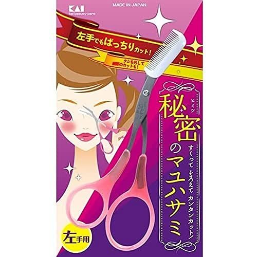 クシ付きマユハサミ 左手用 ピンク KQ3034 商品説明 『クシ付きマユハサミ 左手用 ピンク KQ3034』 【コームとハサミが一体になった画期的なデザイン】眉用のハサミにコームが付いた仕様。コームですくってカットするまでの動作をひとつで行えるため、眉のお手入れが片手で簡単にできます。 【切れ味やかみ合わせを追求】小さいながらも使い心地のよい切れ味にするため、ハサミの刃には専用の砥石を使っています。人の手によってミクロン単位まで調整を施すことで、しっかりと噛み合う開閉具合、眉毛カットに適した刃の薄さ・角度を叶えました。 【コームは用途に合わせて着脱可能】コーム部分はスライドして取り外しすこともできます。シンプルに眉を一本一本カットする際に便利です。また、用途に合わせて使い分ければ、活用の幅が広がるでしょう。 【ロングタイプのハンドルで視界良好】ハンドル部分はロングタイプで、視界を遮らないように設計しました。手が邪魔になりにくいので、左右どちらの眉毛もお手入れしやすいです。 【クシ付きマユハサミ 左手用 ピンク KQ3034　詳細】 原材料など 商品名 クシ付きマユハサミ 左手用 ピンク KQ3034 内容量 1個 サイズ (幅×奥行×高さ) :80mm×20mm×145mm 製造国 日本 販売者 貝印 ご使用上の注意 ・乳幼児の手が届かない安全な場所に保管してください。 ・クシを着脱するときは刃に触れないようにご注意ください。 ・使用後は柔らかい布か、ティッシュペーパーなどで手汗や汚れなどをふきとり、いつも清潔な状態でお使いください。 ・水気は特によくふきとってください。 広告文責 株式会社プログレシブクルー072-265-0007 区分 日用品クシ付きマユハサミ 左手用 ピンク KQ3034