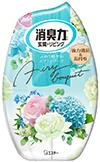 エステー お部屋の消臭力 エアリーブーケ (400mL) 商品説明 『エステー お部屋の消臭力 エアリーブーケ (400mL)』 ふわり軽やか 華やかなフローラルの香りがベルガモットとともに優しく広がる、軽やかでみずみずしい香りです。 ナノパウダー※が悪臭をすばやく強力に吸着し、消臭。 ※ナノレベルの孔（あな）を持つ、悪臭を吸着する消臭剤 しっかり消臭された空間に、良い香りが広がります。 消臭力の特許技術 ろ紙の消臭メカニズム ナノパウダーが悪臭を強力に吸着し、消臭！ 【エステー お部屋の消臭力 エアリーブーケ (400mL)　詳細】 原材料など 商品名 エステー お部屋の消臭力 エアリーブーケ (400mL) 販売者 エステー株式会社　お客様相談室 電話番号：0120−145−230 受付時間：月〜金9：00〜17：00迄（土日祝を除く） ご使用方法 外カバーの中の白い「ろ紙」、ボトル内の「吸水芯」には触れない。 1．外カバーをひねり上げてはずす。 2．内キャップのみ捨てる。 3．外カバーを元どおりセットする。 広告文責 株式会社プログレシブクルー072-265-0007 区分 日用品エステー お部屋の消臭力 エアリーブーケ (400mL)×5個セット　