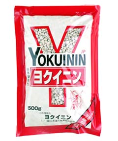 山本漢方　ヨクイニン　500g 商品説明 『山本漢方　ヨクイニン　500g』 本品は生薬の煎じ薬です。肌荒れなどに。 【山本漢方　ヨクイニン　500g詳細】 1包中 ヨクイニン 10g 添加物なし 原材料など 商品名 山本漢方　ヨクイニン　500g 内容量 500g 販売者 山本漢方製薬（株） 保管及び取扱い上の注意 （1）直射日光の当たらないなるべく湿気の少ない涼しい所に保管してください。 （2）小児の手の届かない所に保管してください。 （3）誤用を避け，品質を保持するために，他の容器に入れかえないでください。 （4）使用期限（外箱記載）の過ぎた製品は服用しないでください。 用法・用量 ［年齢：1日量：服用回数］ 大人（15歳以上）：1包10g：1日3回に分服する。 大人（15歳以上）は，1日量10gを水約600mLをもって煮て，約400mLに煮つめ，カスを取り去り，食前又は食間3回に分服する。 定められた用法及び用量を厳守してください。 効果・効能 いぼ，皮膚のあれ ご使用上の注意 1．次の人は服用前に医師又は薬剤師に相談してください。 　（1）医師の治療を受けている人。 2．次の場合は，直ちに服用を中止し，この説明文をもって医師又は薬剤師に相談してください。 　（1）1ヶ月位服用しても症状がよくならない場合。 広告文責 株式会社プログレシブクルー072-265-0007 商品に関するお問い合わせ 会社名：山本漢方製薬株式会社 住所：〒485-0035　愛知県小牧市多気東町156 問い合わせ先：お客様相談窓口 電話：0568-73-3131 受付時間：9：00〜17：00（土，日，祝日は除く） 区分 日本製・第3類医薬品 ■医薬品の使用期限 医薬品に関しては特別な表記の無い限り、1年以上の使用期限のものを販売しております。 それ以外のものに関しては使用期限を記載します。 医薬品に関する記載事項はこちら山本漢方　ヨクイニン　500g