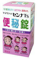 ヤマモトのセンナTS便秘錠 商品説明 『ヤマモトのセンナTS便秘錠 』 ○植物性便秘薬 ○センナは，西洋の生薬で古くから便秘薬として使用されています。 ○成分中のセンノシドが穏やかに効きます。 【ヤマモトのセンナTS便秘錠 　詳細】 6錠中 センナ末 750mg 添加物として 無水リン酸水素カルシウム，合成ケイ酸アルミニウム，カルメロースカルシウム(CMC-Ca)，ステアリン酸マグネシウム を含有。 原材料など 商品名 ヤマモトのセンナTS便秘錠 内容量 200錠 販売者 山本漢方製薬（株） 保管及び取扱い上の注意 （1）直射日光の当たらないなるべく湿気の少ない涼しい所に保管してください。 （2）小児の手の届かない所に保管してください。 （3）誤用を避け，品質を保持するために，他の容器に入れかえないでください。 （4）使用期限（外箱に記載）の過ぎた製品は服用しないでください。 用法・用量 年齢により次の量を服用してください。 ［年齢：1回量］ 15歳以上：3〜6錠 11歳以上15歳未満：2〜4錠 11歳未満：服用しないでください。 上記の量を，1日1回就寝前又は，空腹時に服用してください。ただし，初回は最小量を用い，便通の具合や状態をみながら，少しずつ増量又は減量してください。 （1）本剤は定められた用法及び用量を厳守してください。 （2）小児に服用させる場合には，保護者の指導監督のもとに服用させてください。 効果・効能 便秘。便秘に伴う次の症状の緩和：頭重，のぼせ，肌あれ，吹出物，食欲不振（食欲減退），腹部膨満，腸内異常発酵，痔 ご使用上の注意 （守らないと現在の症状が悪化したり，副作用が起こりやすくなります。）1．本剤を服用している間は，次の医薬品を服用しないでください。 　他の瀉下薬（下剤） 2．授乳中の人は本剤を服用しないか，本剤を服用する場合は授乳を避けてください。 3．大量に服用しないでください。1．次の人は服用前に医師又は薬剤師に相談してください。 　（1）医師の治療を受けている人。 　（2）妊婦又は妊娠していると思われる人。 　（3）本人又は家族がアレルギー体質の人。 　（4）薬によりアレルギー症状を起こしたことがある人。 　（5）次の症状のある人。 　　激しい腹痛，悪心・嘔吐 2．次の場合は，直ちに服用を中止し，この文書を持って医師又は薬剤師にご相談ください。 　（1）服用後，次の症状があらわれた場合 ［関係部位：症状］ 皮ふ：発疹・発赤，かゆみ 消化器：はげしい腹痛，悪心・嘔吐 　（2）1週間位服用しても症状がよくならない場合 3．次の症状があらわれることがありますので，このような症状の継続又は増強が見られた場合には，服用を中止し，医師又は薬剤師に相談してください。 　下痢 ◆ 医薬品について ◆医薬品は必ず使用上の注意をよく読んだ上で、 それに従い適切に使用して下さい。 ◆購入できる数量について、お薬の種類によりまして販売個数制限を設ける場合があります。 ◆お薬に関するご相談がございましたら、下記へお問い合わせくださいませ。 株式会社プログレシブクルー　072-265-0007 ※平日9:30-17:00 (土・日曜日および年末年始などの祝日を除く） メールでのご相談は コチラ まで 広告文責 株式会社プログレシブクルー072-265-0007 商品に関するお問い合わせ 会社名：山本漢方製薬株式会社 住所：〒485-0035　愛知県小牧市多気東町156 問い合わせ先：お客様相談窓口 電話：0568-73-3131 受付時間：9：00〜17：00（土，日，祝日は除く） 区分 日本製・第「2」類医薬品 ■医薬品の使用期限 医薬品に関しては特別な表記の無い限り、1年以上の使用期限のものを販売しております。 それ以外のものに関しては使用期限を記載します。 医薬品に関する記載事項はこちらヤマモトのセンナTS便秘錠 　200錠