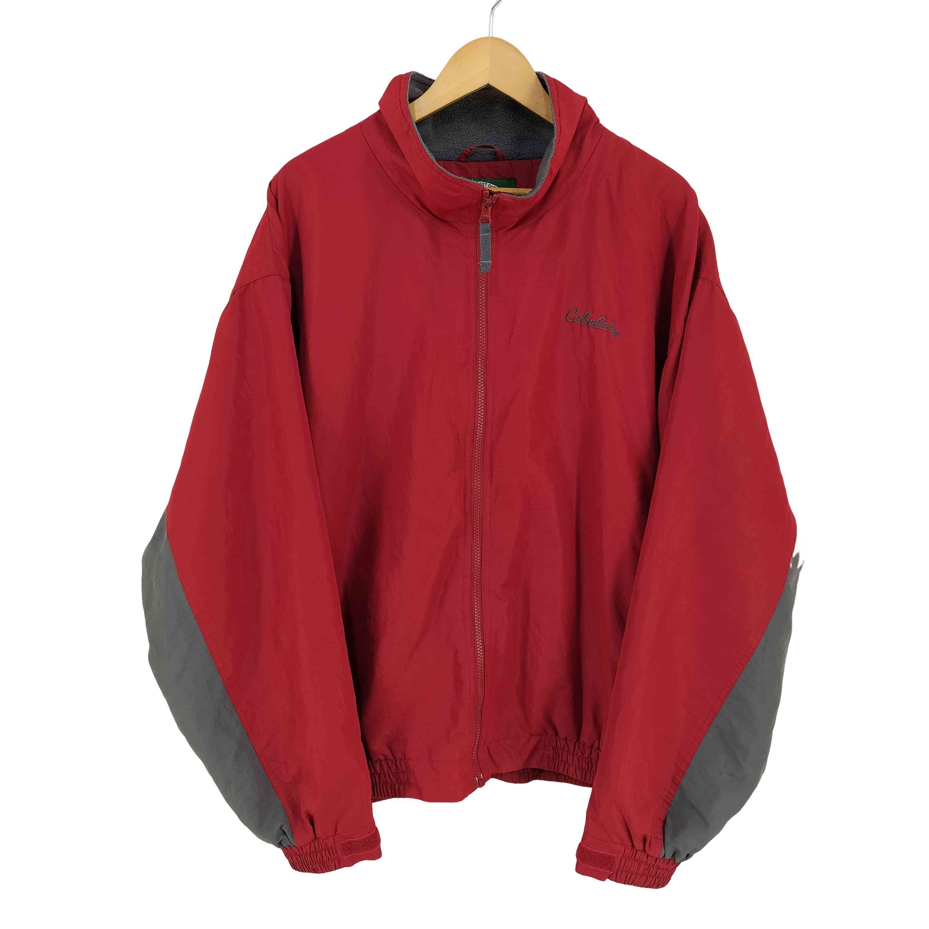 ブランド Cabela's(カベラス) カテゴリ メンズ アウター ジャケット その他ジャケット アイテム ロゴ刺繍 バイカラー シェルドシンチラジャケット 表記サイズ 2XL 参考サイズ 実寸 肩幅62cm 身幅77cm 着丈69cm 袖丈64cm 素材 ポリエステル 100% 色 グレー系 赤系 状態 (B)程度良好・使用感あり 年代90S 袖長袖ロングスリーブ 更新日 2025/08/19 09:39 この商品を見た人はこちらの商品もチェックしています！ 【中古】カベラス Cabela's 80-90s USA製 Thinsulate リアルツリー フリースシェル マウンテンパーカー メンズ XL¥ 10439（税込）【中古】カベラス Cabelas GORE-TEX リアルツリーカモ ハンティングジャケット メンズ import：L¥ 8789（税込）【中古】カベラス Cabela's フリースジャケット メンズ 2XL¥ 2629（税込）【中古】カベラス Cabela's 90S A-2 レザーフライトジャケット メンズ 2XL-TALL¥ 14289（税込）【中古】カベラス Cabelas 背面刺繍ナイロンジャケット メンズ 3XL¥ 2189（税込） こちらの商品は下北沢南口店の取り扱いです。完売・移動している場合がございますので(03-6453-2455)にご連絡頂き、(1135289138492)をお伝えください。 BAZZSTORE(バズストア)について下北沢、渋谷、原宿、高円寺など東京の古着のメッカに多数の店舗を展開するブランド古着の買取販売の専門店です。美品、新品に近い良質な中古から、玄人好みのヴィンテージ(ビンテージ)古着アイテムを多数取り扱っております。アウトレット品ではなく、店頭買取を中心とした中古1点のみの在庫処分価格で掲載しております。主に20代、30代、40代、50代、60代と幅広い世代の方にご利用頂いております。【在庫について】実店舗と併売をしております。 店頭価格と通販価格が異なる商品が一部ございます。 他通販サイト・実店舗でも同時に販売しており、ご注文後に在庫を確認させて頂くため、在庫がない場合はキャンセル対応させて頂く場合がございます。