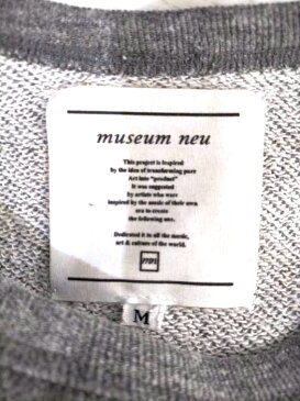 museum neu ミュージアムニュー × Mike Mills スウェット・トレーナー メンズ - グレー系 JPN:M クルーネックスウェット【中古】【ブランド古着バズストアBAZZSTORE】【280121】