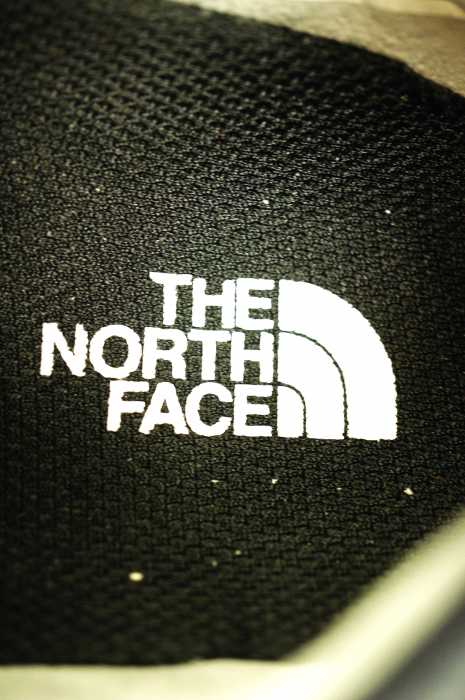 THE NORTH FACE ザノースフェイス スニーカー レディース - 黒系 JPN：23 日本サイズ：23cm 相当 スニーカー トラバース ベロシティアプローチ コンフォート　ブラック【中古】【ブランド古着バズストアBAZZSTORE】【180620】