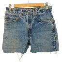 ブランド Levis(リーバイス) カテゴリ レディース パンツ デニム アイテム USA製 01年 11月製造 517 カットオフ ショートデニムパンツ 表記サイズ W31 L30 参考サイズ 実寸 ウエスト36cm 股上25cm 腿幅23cm 股下11cm 裾幅24cm 素材 製品表示なし 色 青系 状態 (C)ダメージ・使用感あり・訳あり・ワケあり・わけあり 状態詳細全体的に色落ち、右側フロントに汚れ、カットオフされております。 型番512-1101-40379-6 丈3分丈ショート（ミニ/膝上） 更新日 2024/02/24 20:50 この商品を見た人はこちらの商品もチェックしています！ 【中古】リーバイス Levis 569 デニムストレートパンツ レディース 25×32¥ 1969（税込）【中古】リーバイス Levis 711 skinny コーデュロイパンツ レディース W24L30¥ 1969（税込）【中古】リーバイス Levis 310 Shaping Super Skinny レディース W24L30¥ 1969（税込）【中古】リーバイス Levis LEVI'S PREMIUM 501(R) CROP DIBS W/ TAPE レディース W25 L28¥ 2629（税込）【中古】リーバイス Levis 501 SKINNY STRETCH スキニーフィット ミッドユーズド レディース 26/28¥ 2367（税込）【中古】リーバイス Levis LADY STYLE ローライズ コーデュロイ フレアパンツ レディース 29¥ 544（税込）【中古】リーバイスヴィンテージクロージング Levis Vintage Clothing 701 1950 CELESTIAL レディース 24¥ 2367（税込）【中古】リーバイスヴィンテージクロージング Levis Vintage Clothing 503B XX BAYSIDE ストレートデニムパンツ レディース W25¥ 3511（税込）【中古】リーバイス Levis USA製 501 テーパードブラックデニム レディース W26¥ 1314（税込）【中古】リーバイス Levis リーバイス スワロフスキークリスタル レディース 表記無¥ 1751（税込） こちらの商品は下井草店にてご試着可能です。完売・移動している場合がございますのでご来店前に(03-6913-6436)ご連絡頂き、(1130847917229)をお伝えください。 BAZZSTORE(バズストア)について下北沢、渋谷、原宿、高円寺など東京の古着のメッカに多数の店舗を展開するブランド古着の買取販売の専門店です。美品、新品に近い良質な中古から、玄人好みのヴィンテージ(ビンテージ)古着アイテムを多数取り扱っております。アウトレット品ではなく、店頭買取を中心とした中古1点のみの在庫処分価格で掲載しております。主に20代、30代、40代、50代、60代と幅広い世代の方にご利用頂いております。【在庫について】実店舗と併売をしております。 店頭価格と通販価格が異なる商品が一部ございます。 他通販サイト・実店舗でも同時に販売しており、ご注文後に在庫を確認させて頂くため、在庫がない場合はキャンセル対応させて頂く場合がございます。