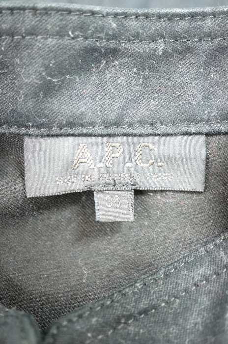 アーペーセー A.P.C. ワンピース レディース - 黒系 FR：36 日本サイズ：S-M 相当 スタンドカラー ジップデザインプルオーバーワンピース【中古】【ブランド古着バズストアBAZZSTORE】【040619】