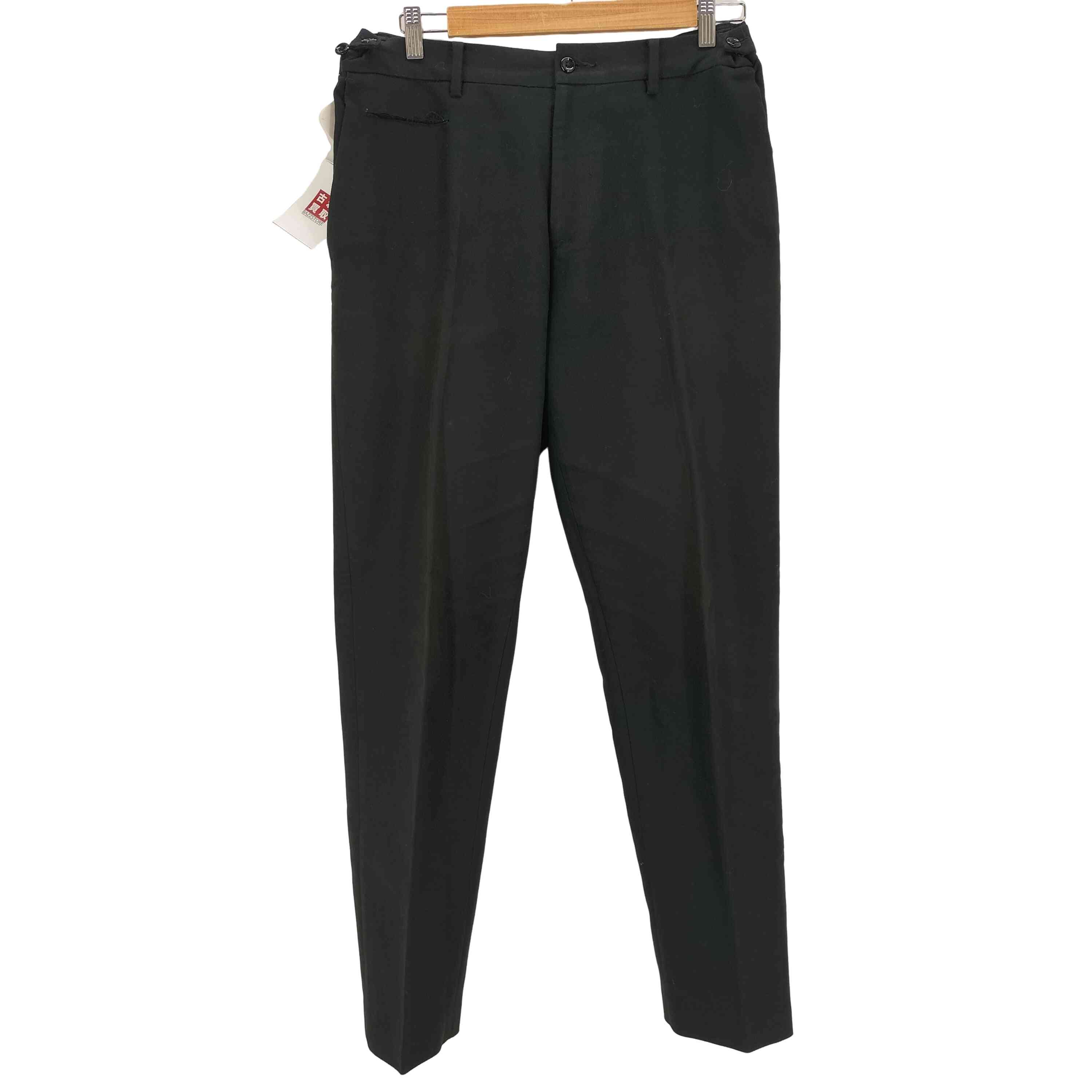 ブランド USED古着(ユーズドフルギ) カテゴリ メンズ パンツ スラックス アイテム {{HELLOS EXTRAFINE}}ポケットデザインテーパードスラックス 表記サイズ JPN：2 参考サイズ 日本サイズ：76-84,M-L(相当) 実寸 ウエスト42cm 股上28cm 腿幅32cm 股下77cm 裾幅9cm 素材 製品表示なし 色 黒系 状態 (C)ダメージ・使用感あり・訳あり・ワケあり・わけあり 状態詳細ポケット部分にほつれがございます。 型番9181-60-101 丈10分丈ロング（マキシ） 更新日 2025/09/24 17:03 この商品を見た人はこちらの商品もチェックしています！ 【中古】ユーズドフルギ USED古着 TEEジップ ミリタリー ベイカー パンツ メンズ 表記無¥ 4169（税込）【中古】ユーズドフルギ USED古着 70-80s TALON-ZIP ロケットタロン ジップ センターシーム チエック ドレス スラックス メンズ 表記無¥ 4169（税込）【中古】ユーズドフルギ USED古着 {{A1 Kotzin Co}} 70S TALONジップ センタープリーツスラックス メンズ 表記無¥ 5269（税込）【中古】ユーズドフルギ USED古着 {{LIBRIO MENDONCA}} 25AW CHECK SHIRT MEET SWEAT PANTS メンズ JPN：XL¥ 31889（税込）【中古】ユーズドフルギ USED古着 {{BORELIA}} リネンスラックスパンツ メンズ 42¥ 5269（税込）【中古】ユーズドフルギ USED古着 BUDSPOOL 100MILLIONS スウェットショーツ メンズ XXXL¥ 5269（税込）【中古】ユーズドフルギ USED古着 ミリタリーショーツ メンズ XXL¥ 1969（税込）【中古】ユーズドフルギ USED古着 SEQUENZ デニムパンツ メンズ L¥ 1969（税込）【中古】ユーズドフルギ USED古着 BUDSPOOL 100MILLIONS スウェットショーツ メンズ XXXL¥ 5269（税込）【中古】ユーズドフルギ USED古着 ALVNG AR ANTS Multi-pleated high-waist casual pants マルチドレーププリーツ バギーワイドパンツ メンズ 表記無¥ 10439（税込） こちらの商品は渋谷ファイヤー通り店の取り扱いです。完売・移動している場合がございますので(03-6416-3968)にご連絡頂き、(1139007436822)をお伝えください。 BAZZSTORE(バズストア)について下北沢、渋谷、原宿、高円寺など東京の古着のメッカに多数の店舗を展開するブランド古着の買取販売の専門店です。美品、新品に近い良質な中古から、玄人好みのヴィンテージ(ビンテージ)古着アイテムを多数取り扱っております。アウトレット品ではなく、店頭買取を中心とした中古1点のみの在庫処分価格で掲載しております。主に20代、30代、40代、50代、60代と幅広い世代の方にご利用頂いております。【在庫について】実店舗と併売をしております。 店頭価格と通販価格が異なる商品が一部ございます。 他通販サイト・実店舗でも同時に販売しており、ご注文後に在庫を確認させて頂くため、在庫がない場合はキャンセル対応させて頂く場合がございます。