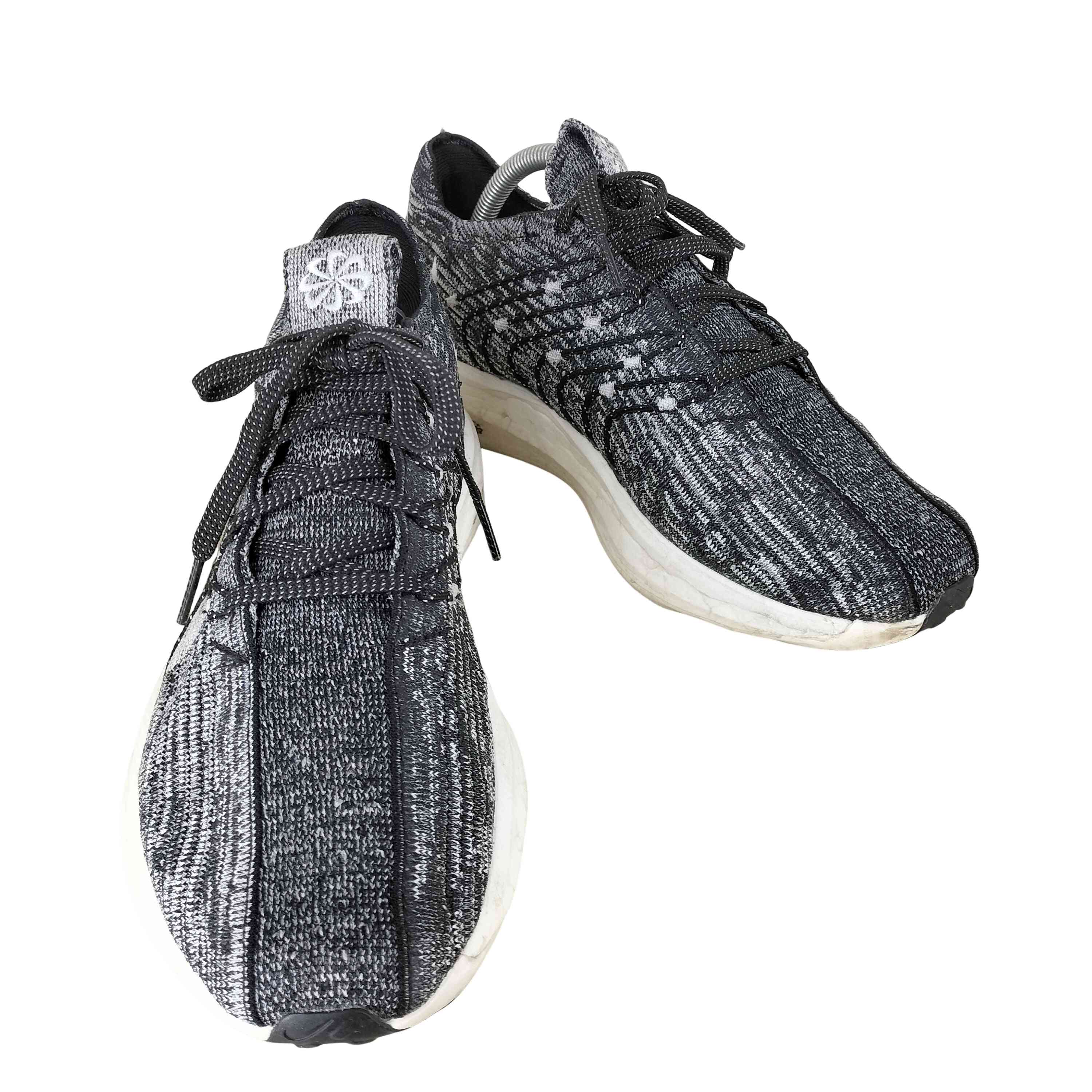 ブランド NIKE(ナイキ) カテゴリ メンズ シューズ スニーカー アイテム ペガサス ターボ ネクスト ネイチャー 表記サイズ 26cm 参考サイズ 実寸 アウトソール31cm 横幅11cm ヒール3.5cm ストーム1.5cm 高さ13.5cm 素材 製品表示なし 色 黒系 状態 (C)ダメージ・使用感あり・訳あり・ワケあり・わけあり 状態詳細アッパーに汚れがございます。 型番DM3413-005 更新日 2025/10/25 18:04 この商品を見た人はこちらの商品もチェックしています！ 【中古】ナイキ NIKE AIRMAX PLUS TIENPO エアマックス プラス ティエンポ メンズ JPN：26.5¥ 16489（税込）【中古】ナイキ NIKE Air Force 1 '07 White/Light Smoke Grey メンズ JPN：26¥ 10439（税込）【中古】ナイキ NIKE Concepts Air Max 1 Mellow メンズ 26¥ 10439（税込）【中古】ナイキ NIKE AIR MAX 97 OG QS ナイキ エア マックス 97 オージー クイックストライク ローカット スニーカー メンズ JPN：29¥ 9339（税込）【中古】ナイキ NIKE REAX 8 TR MESH リアックス 8 TR メッシュ メンズ JPN：27.5¥ 4169（税込）【中古】ナイキ NIKE Shox R4 White/Volt メンズ JPN：25¥ 12639（税込）【中古】ナイキ NIKE Air Max 95 Black/Wheat メンズ JPN：30¥ 10439（税込）【中古】ナイキエーシージー NIKE ACG Moc 3.0 Leather Black モック キルティング ローカットスニーカー メンズ 26.5cm¥ 7139（税込）【中古】ナイキ NIKE Air Force 1 Low White/Green エアフォース1 ロー ホワイト/グリーン メンズ JPN：28¥ 10439（税込）【中古】ナイキ NIKE AIR MORE UPTEMPO 96 エア モア アップテンポ 96 メンズ JPN：26.5¥ 9339（税込） こちらの商品は原宿キャットストリート北ウイング店の取り扱いです。完売・移動している場合がございますので(03-6447-5566)にご連絡頂き、(1139556716116)をお伝えください。 BAZZSTORE(バズストア)について下北沢、渋谷、原宿、高円寺など東京の古着のメッカに多数の店舗を展開するブランド古着の買取販売の専門店です。美品、新品に近い良質な中古から、玄人好みのヴィンテージ(ビンテージ)古着アイテムを多数取り扱っております。アウトレット品ではなく、店頭買取を中心とした中古1点のみの在庫処分価格で掲載しております。主に20代、30代、40代、50代、60代と幅広い世代の方にご利用頂いております。【在庫について】実店舗と併売をしております。 店頭価格と通販価格が異なる商品が一部ございます。 他通販サイト・実店舗でも同時に販売しており、ご注文後に在庫を確認させて頂くため、在庫がない場合はキャンセル対応させて頂く場合がございます。