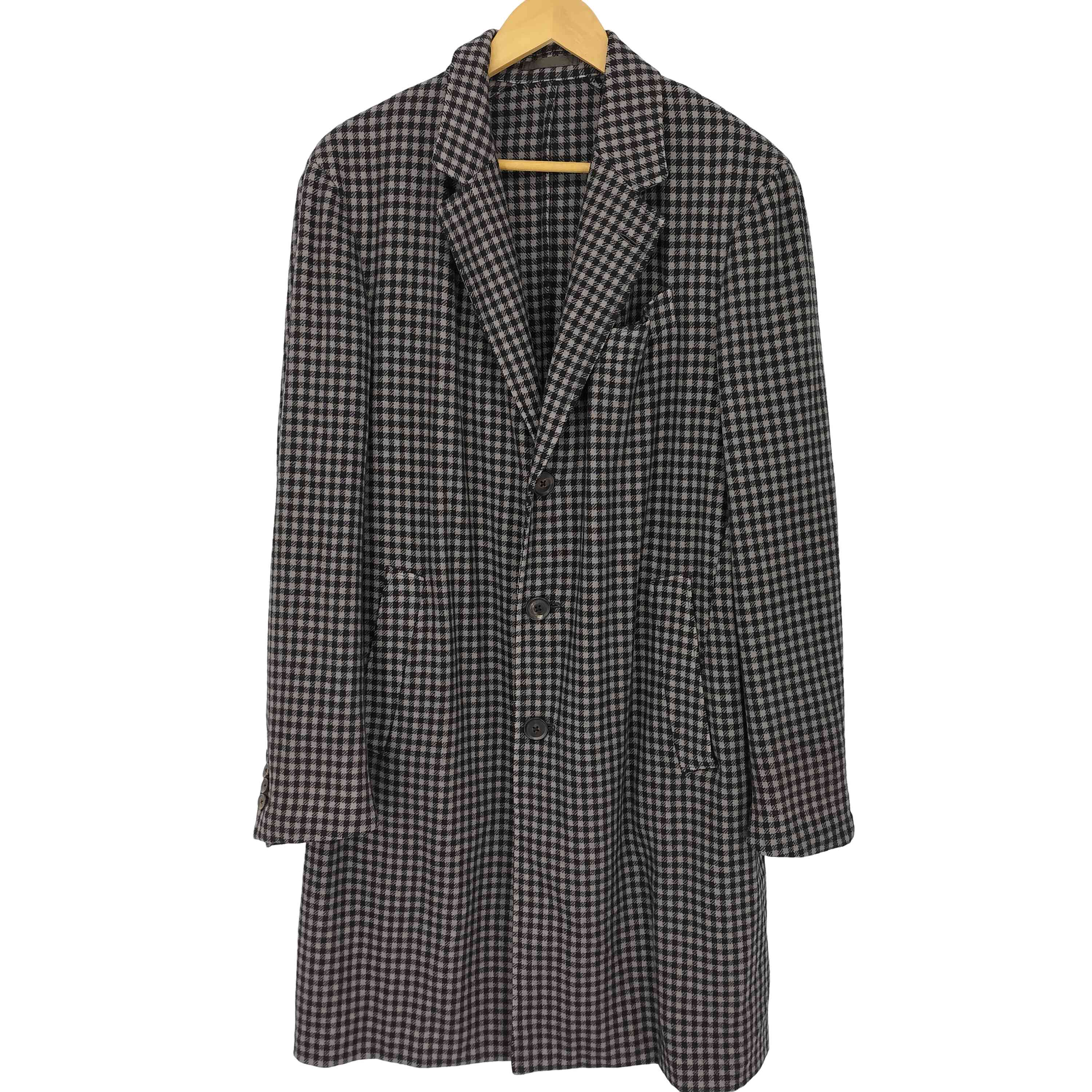 ブランド CARUSO(カルーゾ) カテゴリ メンズ アウター コート チェスター アイテム GGM/CHK DBL CHESR 表記サイズ 表記無 参考サイズ 表記無 実寸 肩幅46.5cm 身幅54.5cm 着丈100.5cm 袖丈55cm 素材 ウール 100% キュプラ 100% 色 茶系 状態 (B)程度良好・使用感あり 型番1125-343-6988 袖長袖ロングスリーブ 更新日 2025/10/05 19:42 この商品を見た人はこちらの商品もチェックしています！ 【中古】カルーゾ CARUSO FLANNEL WRAP COAT メンズ 46-r¥ 58289（税込） こちらの商品は吉祥寺ダイヤ街店の取り扱いです。完売・移動している場合がございますので(0422-27-1043)にご連絡頂き、(1139182371772)をお伝えください。 BAZZSTORE(バズストア)について下北沢、渋谷、原宿、高円寺など東京の古着のメッカに多数の店舗を展開するブランド古着の買取販売の専門店です。美品、新品に近い良質な中古から、玄人好みのヴィンテージ(ビンテージ)古着アイテムを多数取り扱っております。アウトレット品ではなく、店頭買取を中心とした中古1点のみの在庫処分価格で掲載しております。主に20代、30代、40代、50代、60代と幅広い世代の方にご利用頂いております。【在庫について】実店舗と併売をしております。 店頭価格と通販価格が異なる商品が一部ございます。 他通販サイト・実店舗でも同時に販売しており、ご注文後に在庫を確認させて頂くため、在庫がない場合はキャンセル対応させて頂く場合がございます。