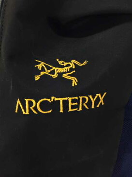 アークテリクスビームス ARC'TERYX × BEAMS バックパック メンズ - 黒系 × 青系 40th別注 ARRO22【中古】【ブランド古着バズストアBAZZSTORE】【230320】