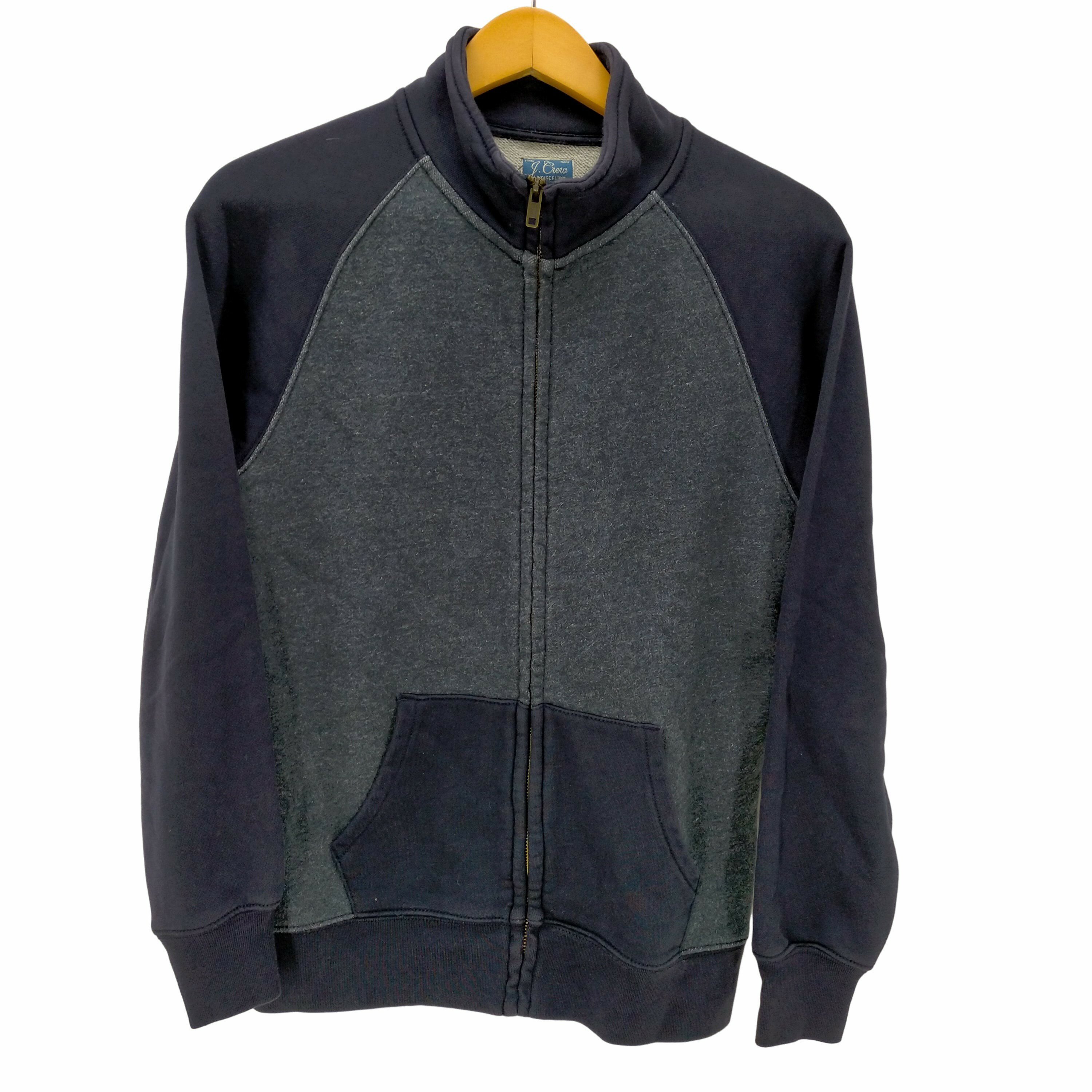 ブランド J.CREW(ジェイクルー) カテゴリ メンズ トップス ジャージ アイテム VINTAGE FLEECE TALON ZIP ラグラントラックジャケット 表記サイズ JPN：XS 参考サイズ 日本サイズ：XS(相当) 実寸 裄丈83cm 身幅45cm 着丈59cm 素材 コットン 100% 色 青系 状態 (B)程度良好・使用感あり 年代90S 袖長袖ロングスリーブ 更新日 2024/03/04 14:09 こちらの商品は高円寺パル商店街店にてご試着可能です。完売・移動している場合がございますのでご来店前に(03-5929-8636)ご連絡頂き、(1130145835140)をお伝えください。 BAZZSTORE(バズストア)について下北沢、渋谷、原宿、高円寺など東京の古着のメッカに多数の店舗を展開するブランド古着の買取販売の専門店です。美品、新品に近い良質な中古から、玄人好みのヴィンテージ(ビンテージ)古着アイテムを多数取り扱っております。アウトレット品ではなく、店頭買取を中心とした中古1点のみの在庫処分価格で掲載しております。主に20代、30代、40代、50代、60代と幅広い世代の方にご利用頂いております。【在庫について】実店舗と併売をしております。 店頭価格と通販価格が異なる商品が一部ございます。 他通販サイト・実店舗でも同時に販売しており、ご注文後に在庫を確認させて頂くため、在庫がない場合はキャンセル対応させて頂く場合がございます。