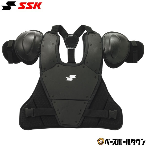 カテゴリトップ&nbsp;>&nbsp;野球・ソフトボール&nbsp;>&nbsp;審判用品(アンパイアグッズ)&nbsp;>&nbsp;防具&nbsp;>&nbsp;プロテクター ↓ラッピング(290円/税込)のご注文はコチラ↓ 【検索ワード：ラッピング 贈りもの 贈り物 贈物 贈答品 プレゼント ギフト お祝い 記念品 卒業 卒団】 ★メーカー希望小売価格はメーカーカタログに基づいて掲載しています 商品説明 メッシュ構造の衝撃吸収パッドにより、従来比約200gの軽量化を実現熱がこもりにくく、乾きやすい設計脇腹のスリットと背面ベルトを十字仕様にすることで、体へのフィット感を向上 ●サイズ:A/約340×B/約540mm●重量:約1400g平均●素材:樹脂部/ポリエチレン・パッド部/ポリウレタン、EVAメイン(本体)部生地/ナイロンショルダー部/ポリエステル●専用収納袋付き●ベトナム製 【メーカー品番： UPKP800 】 【黒】 ◆野球用品ベースボールタウンとは◆ 野球用品のことならBASEBALL TOWNにおまかせ！ 毎日セール開催中！お得なクーポンや送料無料商品はもちろん、訳ありの在庫処分やアウトレットSALEも続々追加中！ 野球を中心としたスポーツ用品の在庫はなんと10万点以上！ 最強配送対応商品は年中無休・365日出荷ですぐにお届け！ また、Youtubeチャンネル「プロ草野球チーム ベーチャン!」では2度目の草野球日本一＆チャンネル登録10万人を目指して日々奮闘中！ よくご利用いただくシーン ＜季節のイベント＞ 1月 正月 お年玉 成人の日、2月 バレンタインデー、3月 ホワイトデー 卒業 卒園 春休み、4月 入学 進級 新生活 新年度、5月 ゴールデンウィーク こどもの日 母の日、6月 父の日、7月 七夕 8月 夏休み お盆 帰省、9月 敬老の日 シルバーウィーク、10月 孫の日 運動会 学園祭 ブライダル ハロウィン、11月 勤労感謝の日、12月 クリスマス 大晦日 冬休み ＜お祝い・プレゼント＞ 成人祝い 卒業祝い 卒団祝い 入学祝い 結婚祝い 誕生祝い 就職祝い ギフト 贈物 贈り物 贈りもの 贈答品 記念品 誕生日