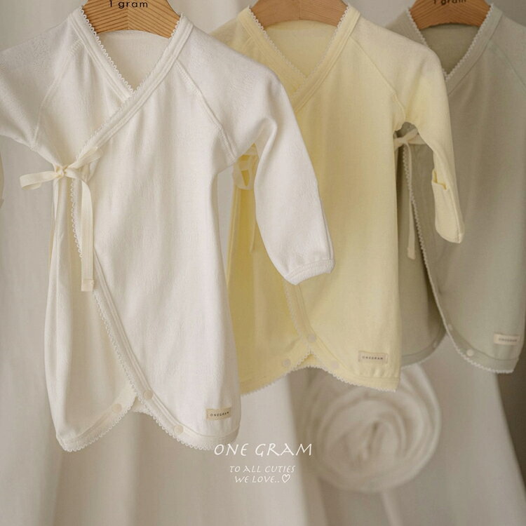 bcbasics -海外インテリア&子供服の【即納】【送料無料】韓国ベビー服 退院着 新生児 ロンパース コンビ肌着 Smile Bennet Gown by 1gram 60 (0-3ヶ月) ピコレース onegram ワングラム 韓国子供服 長袖 前開き コンビオール ベビー SS26｜アングル3