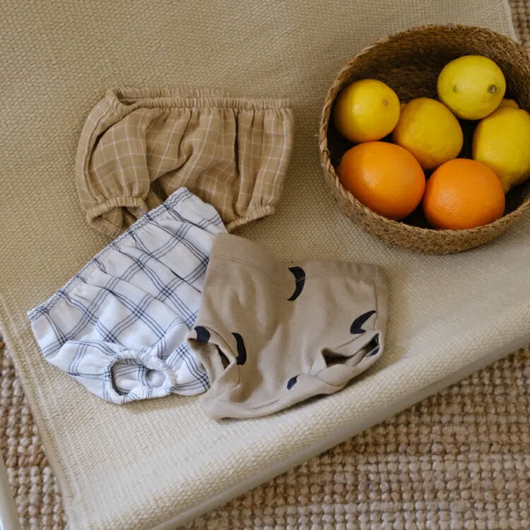 【クリアランス価格 6369円→3185円】【メール便送料無料】Grid Check Shortie Wheat (3-6M,6-12M,1-2Y) by organic zoo オーガニックズー 海外子供服 海外ベビー服 ブルマー