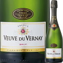 ワイナリー名 クリテール/Kriter ワイン名 ヴーヴ・デュ・ヴェルネ　ブリュット/Veuve du Vernay Brut ヴィンテージ NV 原産国 フランス ブドウ品種 ユニ・ブラン／シャルドネ／テレ・ブレ／アイレン 容量 750ml 種類 スパークリングワイン 白 味わい 辛口 商品説明 (NV)ジルベール&ガイヤール 2021 金賞(NV)ジルベール&ガイヤール 2020 金賞サクラ・アワード 2019 ダブルゴールドジルベール&ガイヤール 2019 金賞ジルベール&ガイヤール 2018 金賞(NV)「ワイン王国 5つ星 No.108」 繊細できめ細やかな泡立ち。白い花、洋ナシやリンゴなどのフレッシュでフルーティーな果実味。心地よい酸となめらかな泡との調和を楽しめるグッドバリューな1本です。 醗酵：ステンレス・タンク飲み頃温度：6℃ アルコール度数：11.5％ 注意 在庫数の更新は随時行っておりますがお買い上げいただいた商品が、品切れになってしまうこともございます。 その場合、お客様には必ず連絡をいたしますが、万が一入荷予定がない場合は、キャンセルさせていただく場合もございますことをあらかじめご了承ください。