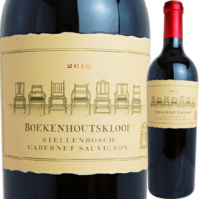 生産者 ブーケンハーツ・クルーフ/Boekenhoutskloof ワイン名 ブーケンハーツクルーフ・ステレンボッシュ・カベルネ /Boekenhoutskloof Stellenbosch Cabernet Sauvignon ヴィンテージ 2019 原産国 南アフリカ 地方 ステレンボッシュ ブドウ品種 カベルネソーヴィニョン100％ 容量 750ml 種類 赤ワイン 味わい フルボディ 商品説明 ティム・アトキン [Tim Atkin Report 2021’] 2019VT：95 Point！プラッター[Platter SA 2022’] 2019VT：5 STAR 97 Point！ 畑はヘルダーバーグの北西向きの斜面、ポカドライヒルズの南東側斜面。これらの畑は風化した花崗岩にテーブルマウンテン砂岩と岩の多いコーヒークリップ土壌（現地で呼ばれている土壌名。鉄分の多い花崗岩で赤ワインにミネラルとエレガンスを与える）が混ざっている。この辺りはフォルス湾からの海風と花崗岩系の土壌で、ワインはミネラルと鉛筆の芯のような風味が表現される。2019年ヴィンテージの特徴は、ブドウの長い成熟期間により、収穫が4月まで十分に延長されたことです。2月末の夜間の気温が低く、熱波が少なかったため、ハンギングタイムが長くなりました。フレッシュさと酸を犠牲にすることなく、果実のフレーバーをさらに発展させることができました。これらの条件は、最終的にワインにフレッシュさとパウダーのようなタンニン、しっかりした骨格を与えました。2019年のカベルネ・ソーヴィニヨンは、私たちのステレンボッシュの6番目のヴィンテージです。このワインの品質がますます向上していることは、毎年経験を積むことによって、ステレンボッシュの畑とテロワールをより深く理解できるようになったからです。ブドウは手摘みで収穫され、フランシュフックのワイナリーに運ばれ、醸造前に冷却。その後、区画ごとにそれぞれ除梗、破砕しチューリップ型のコンクリートタンクに入れ27度から30度の温度で低温マセラシオンと自然発酵。発酵中は頻繁にパンプオーバーを行い、アロマ、色、タンニンを優しく抽出。アルコール発酵後、地下の貯蔵庫にて225リットルのフレンチオーク（新樽75％使用、残りは中古の樽）で長期間のマロラクティック発酵を経て22ヶ月間熟成。2018年ヴィンテージ以降、この地下の貯蔵庫で熟成することにって、ダークフルーツと鉛筆の芯の風味を伴いながら、カベルネソーヴィニョンらしい骨格と、より洗練されたワインに仕上がるようになった。香りは豊かで、ダークチェリー、カシス、黒系果実、鉛筆の芯、炭、灰、シナモン、スパイス、コーヒー、カカオや樽の風味が繊細かつ複雑に香る。心地良い酸、柔らかくなめらか、ジューシーでスムーズなタッチ。ブルーベリーやカシスの風味に少しスモーキーで土の感じも出ている。タイトでフォーカスされたボディ感とフレッシュな酸味、果実味はジューシーで深みもある。カカオパウダーのような細やかでしっかりした渋み、クラシックなスタイルで複雑、全体のバランスが整っている。しなやかで力強いボディを持った贅沢でエレガントなワイン。余韻は長く、ハーブの風味にダークチョコレートやオークのニュアンス、タバコや鉛筆の芯の風味も伴い、凝縮したドライなフィニッシュ。毎年着実に品質は上がっており、これぞブーケンハーツクルーフの7つの椅子（トップレンジ）という威厳も感じられる。オーナー兼醸造家のマーク・ケントがステレンボシュにこだわったことが理解できる。南アフリカ、ステレンボシュを表現している素晴らしいカベルネの1本。アルコール度数：14.5％ 注意 在庫数の更新は随時行っておりますがお買い上げいただいた商品が、品切れになってしまうこともございます。 その場合、お客様には必ず連絡をいたしますが、万が一入荷予定がない場合は、キャンセルさせていただく場合もございますことをあらかじめご了承ください。