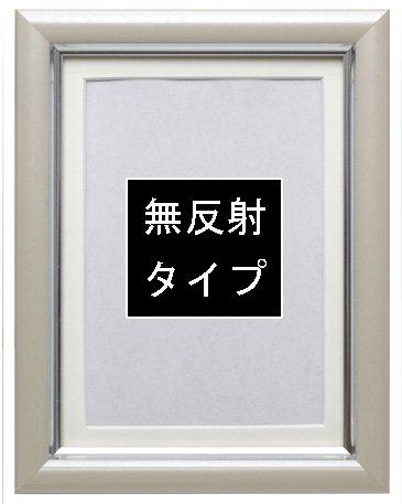 万丈 VANJOH 無反射 Vカラー肖像額 L判 アイボリー 105734 VSCN-L-IV面材:無反射樹脂外寸:130×169mm内寸:109×147mm重量:150gパッケージ:かぶせ箱(白箱)縦横兼用スタンド付マット窓寸:83×121mm