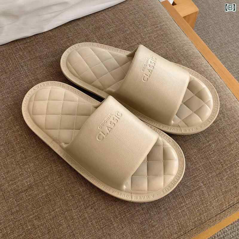 糞 感を 踏む 女性の 家の 中の 浴室の スリッパは シンプルで 新しい ネットの 赤い 柔らかい 底の 快適な サンダルの 夏です。 2