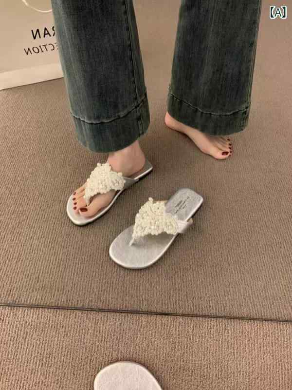 優しい アンドロメダ 風の つま先 スリッパの 女性は 夏に レ トロな ボヘミアン 風 サンダルを 着て います。製品カテゴリー: ヘリンボーン対象年齢層: 大人の供給カテゴリー: スポットスタイル: カジュアル在庫の種類: 注文全体アッパー素材: 人工PU在庫はありますか？: はい最速の発送時間: 3パターン: ソリッドカラー該当するシナリオ: カジュアルソールの職人技: ビスコースの靴発売年と発売時期（発売時期）: 2025年春色: シルバー,ゴールド,黒サイズ: 35,36,37,38,39,40閉鎖方法: つま先