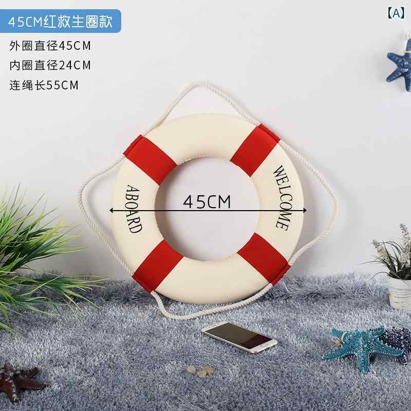 Rakuten - 壁には 地中海 風の 浮き 輪が 飾ら れて います。