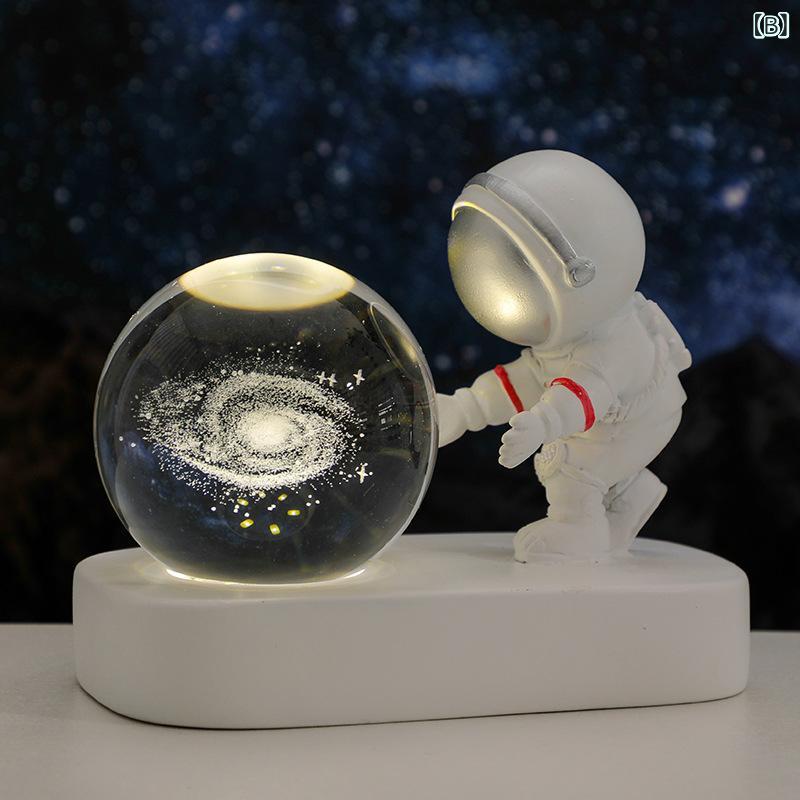 樂天商城 - クリエイティブ 宇宙 飛行 士 星空 クリスタルボールナイトライトデスクトップ 発光 装飾 雰囲気 ライト 装飾 品 男の子の 誕生 日 ギフト