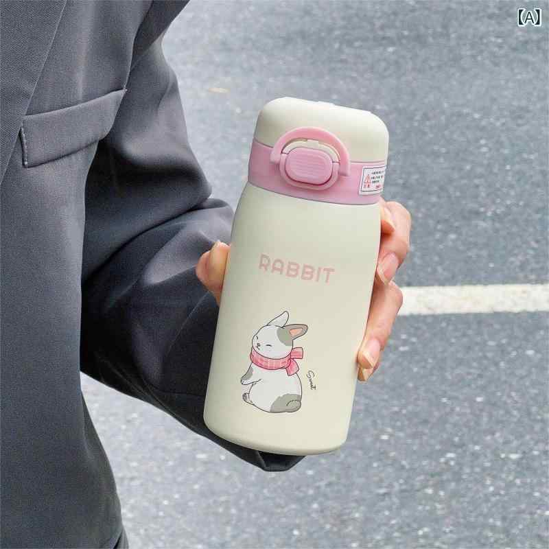 子犬のコップのネットの赤いネットの...