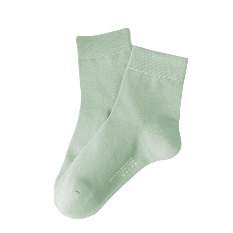 [ホワイトファング] ソックス 靴下 快適 コットン シンプル ワンカラー オールシーズン 仕様 レディース SC072快適さとスタイルを両立させるレディースソックスは、日々の装いに欠かせないアイテムです。コットン素材を使い、柔らかく足に優しい履き心地を実現しました。シンプルなワンカラーデザインは、どんなファッションにもスムーズに馴染み、足元から洗練された印象を与えます。カラーバリエーションは、選ぶ楽しみがあり、毎日のスタイルに合わせて多彩なコーディネートを楽しめます。オフィス、カジュアル、フォーマルなど、あらゆるシーンで活躍するこれらのソックスで、自信を持って一歩踏み出しましょう。カラー：全10色　　　素材：コットン　　　サイズ：約 23cm~25cm