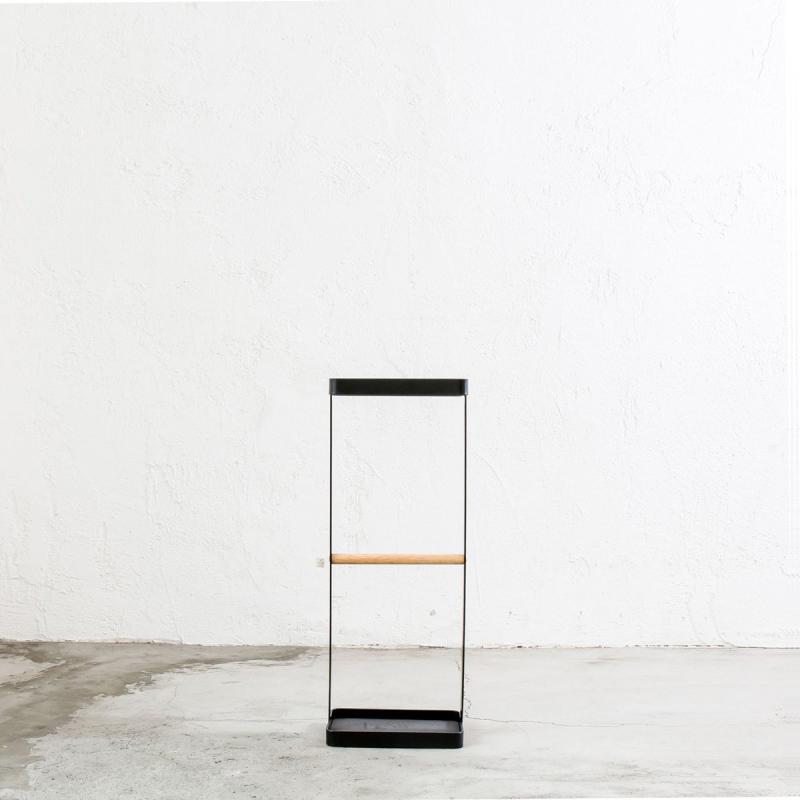 b2c アンブレラスタンド ウッドタイプ（フレーム：ブラック・バー：ナチュラル／ラバーウッド）｜傘立..