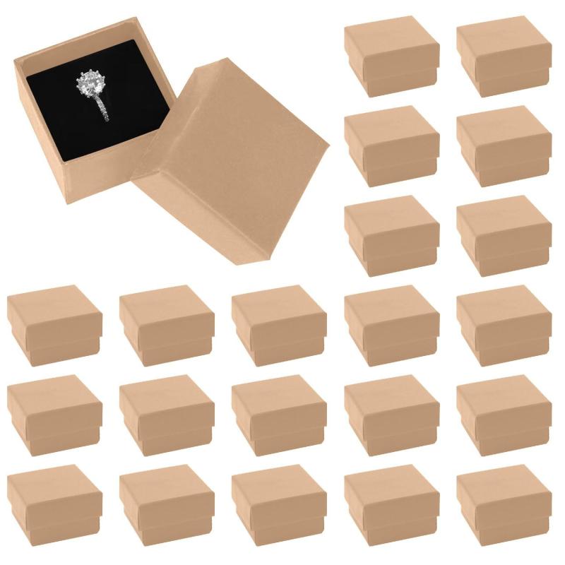 KKLM 指輪 ギフト ボックス 正方形指輪ギフトボックス 5×5×3cm 24個セット クリーニングクロス付き リングアクセサリー収納用ラッピングボックス 無地クラフト紙 箱【仕様】5×5×3cm クラフト紙製、ジュエリー用切り込みスポンジ(黒)付き。セット内容 : 箱24個。【高級感】厚手クラフト紙で頑丈・破れにくく、高級感ある仕上がり。内装の黒スポンジがアクセサリーを美しく引き立てます。【最適サイズ】5cm四方(高さ3cm)のコンパクト設計。指輪、ネックレス、ピアス、イヤリング等の小物アクセサリー収納に最適です。【多用途】24個セットで販売陳列・収納整理に便利。無地デザインが商品の高級感を損ないません。【カスタマイズ】シンプルな無地箱なので、リボンやマスキングテープで簡単アレンジ可能。オリジナルギフトボックスとして活用できます。