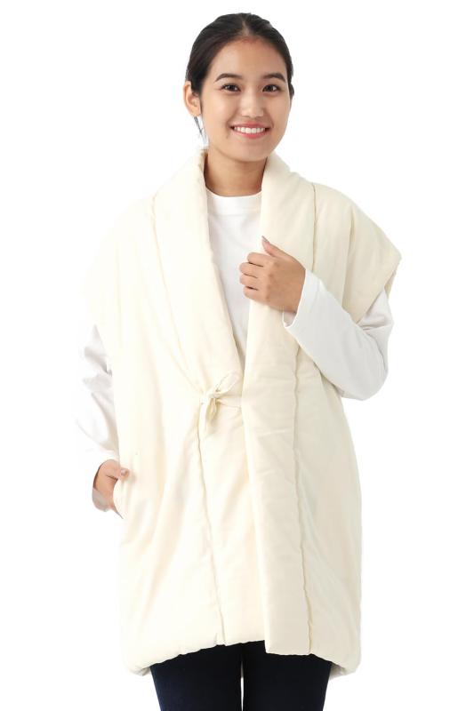 [たゆたふ / TAYU-TAFU] 宮田織物 山並み 鷹取 はんてん ロング ポンチョ 袖なし レディース 久留米織 日本製 冬 防寒着 部屋着 温かい 可愛い おしゃれ 女性 綿入り 婦人用 中わた ルームウェア【仕様】 サイズ(ワンサイズ)：着丈83cm 肩幅57cm 身幅60cm素材：表／綿100％ 裏／綿100％ 中綿／綿80% ポリエステル20% 重量：約690g 生産：日本●採寸箇所