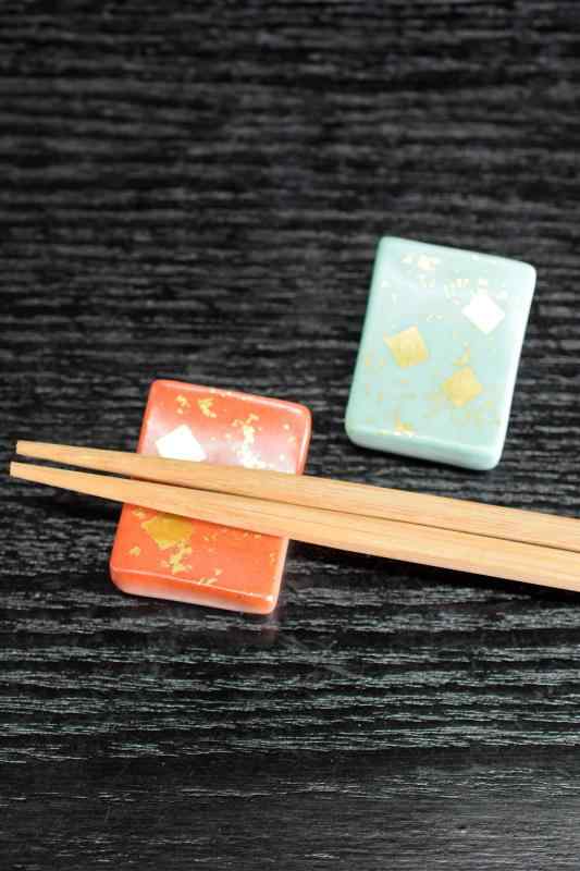 和座の蔵 おしゃれ 和食器 九谷焼 ペア 箸置き 金箔ちらし 陶器 高級 ブランド 和食器 カトラリーレス..