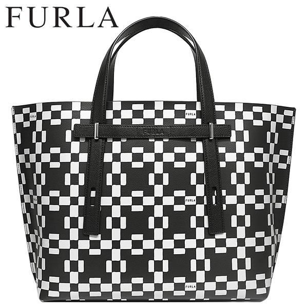 商品情報BRAND:FURLA（フルラ）ITEM:MAN GIOVE L CASUAL TOTEマン ジョーヴェ シリーズ LサイズカジュアルトートMod.:U667M07Tess.:BX0821PVC76% レザー10% ポリエステル9% コットン5%Col.:E1160Black White Contrastブラック ホワイト コントラストSIZE:W38×H32×D11cmストラップサイズ調整可Discription:インサイド:ジップ式開閉ポケット1ケ商品説明:定番シリーズ「マン ジョーヴェ」シリーズにも、モデナ柄が登場！ サイズはもっとも使いやすいL（W38×H32×D11cm）で、ノートPCはもちろん、周辺機器からタブレット端末まで入る。メインコンパートメント内にはジッパーポケットが1つある。FURLA:1927年、ボローニャでアルド・フルラネットにより創立されたフルラは、創立100周年とその先を見据えながら、クラフツマンシップ、美しさ、洗練されたデザインというブランドの価値観を守り続けています。FURLAは、クオリティ、カラフルなクリエイティビティ、ジョイフル、コンテンポラリーなイタリアのライフスタイルを、バッグ、シューズ、アクセサリーへ投影させています。注意:モニター発色の具合により色合いが異なる場合がございます。FURLA（フルラ）U667M07 MAN GIOVE L CASUAL TOTE マン ジョーヴェ シリーズ Lサイズ カジュアルトート BX0821 PVC ミックス E1600 モデナ柄White&Blackコントラスト マン ジョーヴェ シリーズ Lサイズ カジュアルトート BX0821 PVC ミックス E1600 モデナ柄White&Blackコントラスト 5