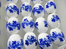 とんぼ玉 ビーズ パーツ 丸珠 中国陶器ビーズ パーツ　藍色のカラフルフラワー（花柄）8mm珠Column−2 連1本