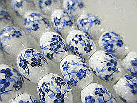 とんぼ玉 ビース パーツ 丸玉 中国陶器ビース8mm珠Column−3 連　藍色のカラフルフラワー（花柄） スワ..