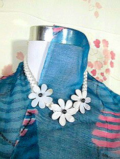 シェル ネックレス ハワイアン ネックレス−161 (3輪) フラダンスネックレス ハワイアン シェル ネックレス シェルネックレス フラワーネックレス フラワーネックレス フラダンスレイ ハワイアンレイ レイ リゾート雑貨 トロピカル雑貨 ハワイアン雑貨 バリ雑貨のサムネイル