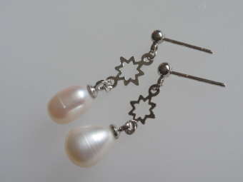 淡水パール ピアス 　ホワイトパール ピアス −105揺れる パール ピアス　揺れる ピアス　揺れる パール ピアススウィング ピアス淡水パール ビーズ パーツ 淡水パール ビーズ　本真珠 天然真珠揺れる パール ピアス 揺れる ピアス　揺れる パール ピアス