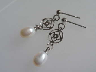 Pink Gold - 淡水パール ピアス ホワイト−103 揺れる パール ピアスパールピアス ホワイト パール スウィング ピアス パールピアス　パール ピアスパール ビーズ ピアス パール ピアス 真珠6月誕生石 揺れるピアス スタッドピアス ホワイト パール ピアス