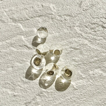 【アクリル 鈴丸 ラメライン ゴールド 10mm 10ヶ j4】 日本製 すずまる スズマル ベル ベル型 ボタン ビーズ プラ プラスチック 透明 クリア クリスタル ラメ カラー 通し穴 ハンドメイド 手作り パーツ 作家 業務用 アクセサリー ピアス イヤリング ネックレス リング